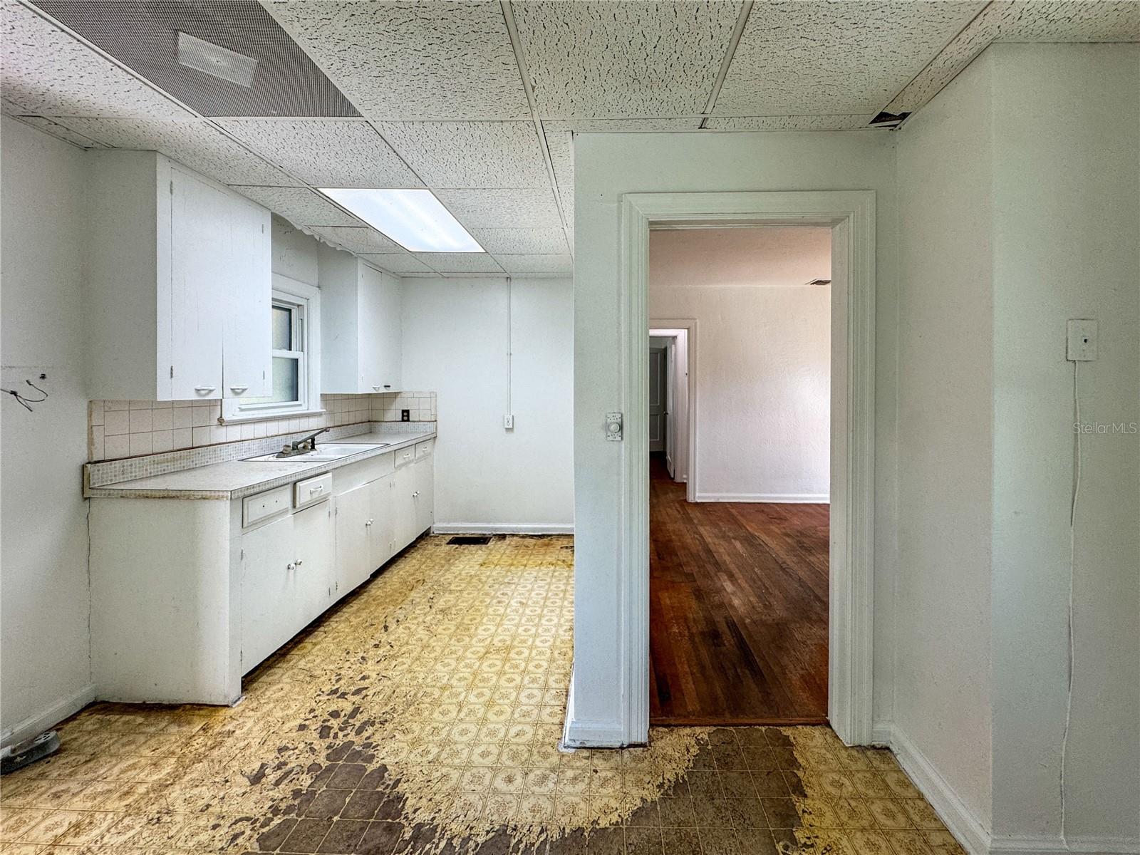 Image 11 of 35 For 2009 Cornell Avenue