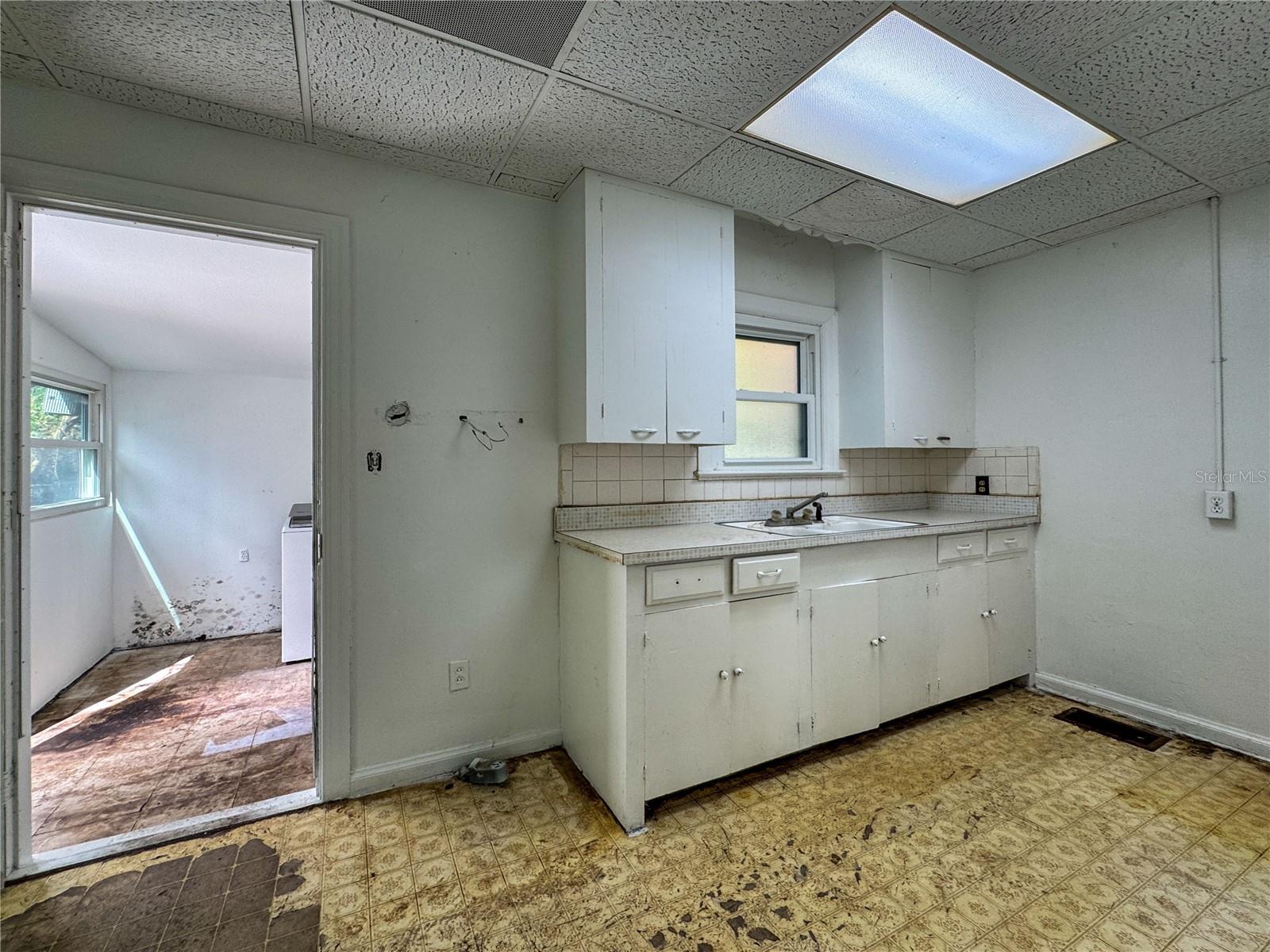 Image 12 of 35 For 2009 Cornell Avenue