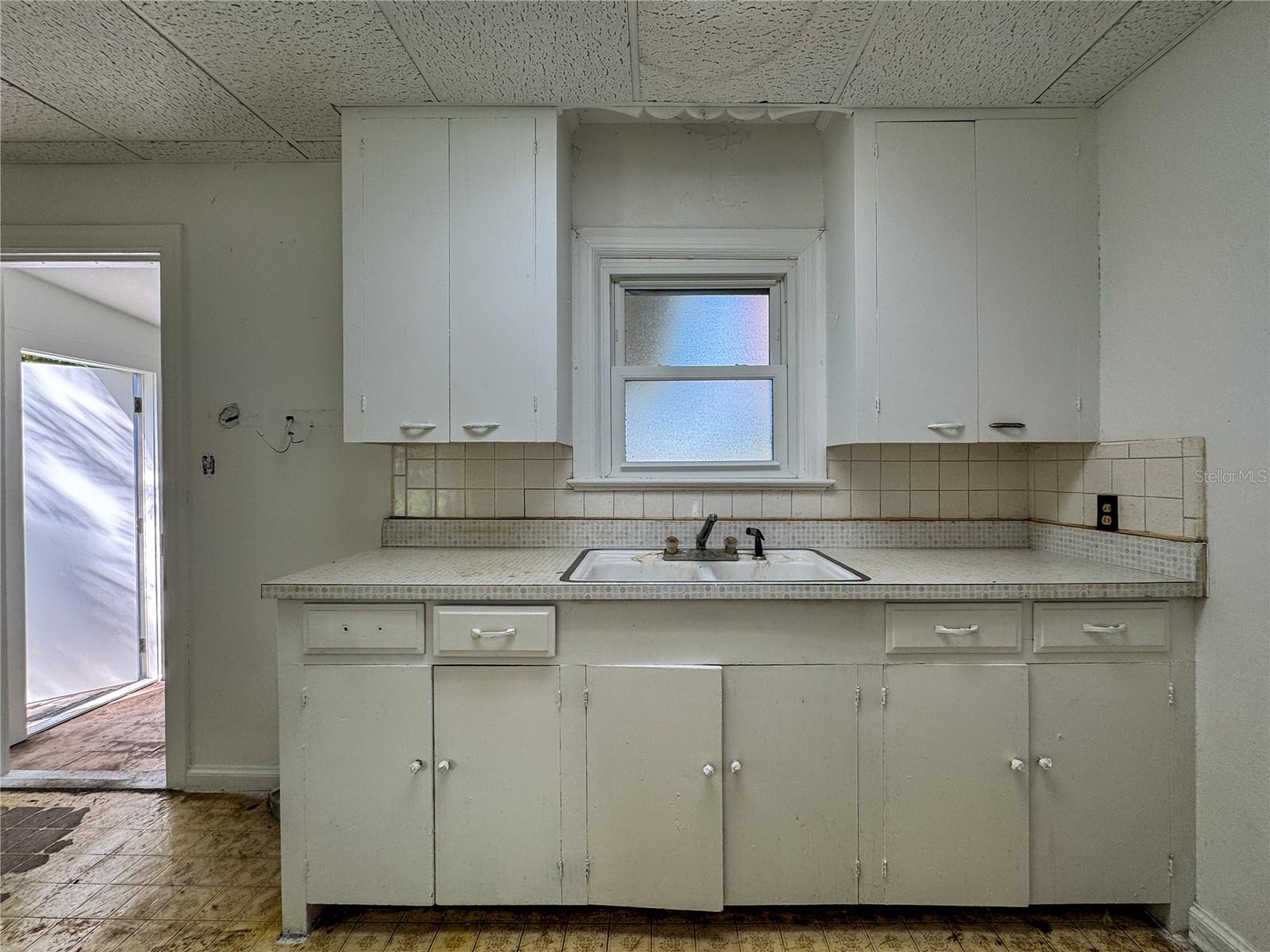 Image 13 of 35 For 2009 Cornell Avenue