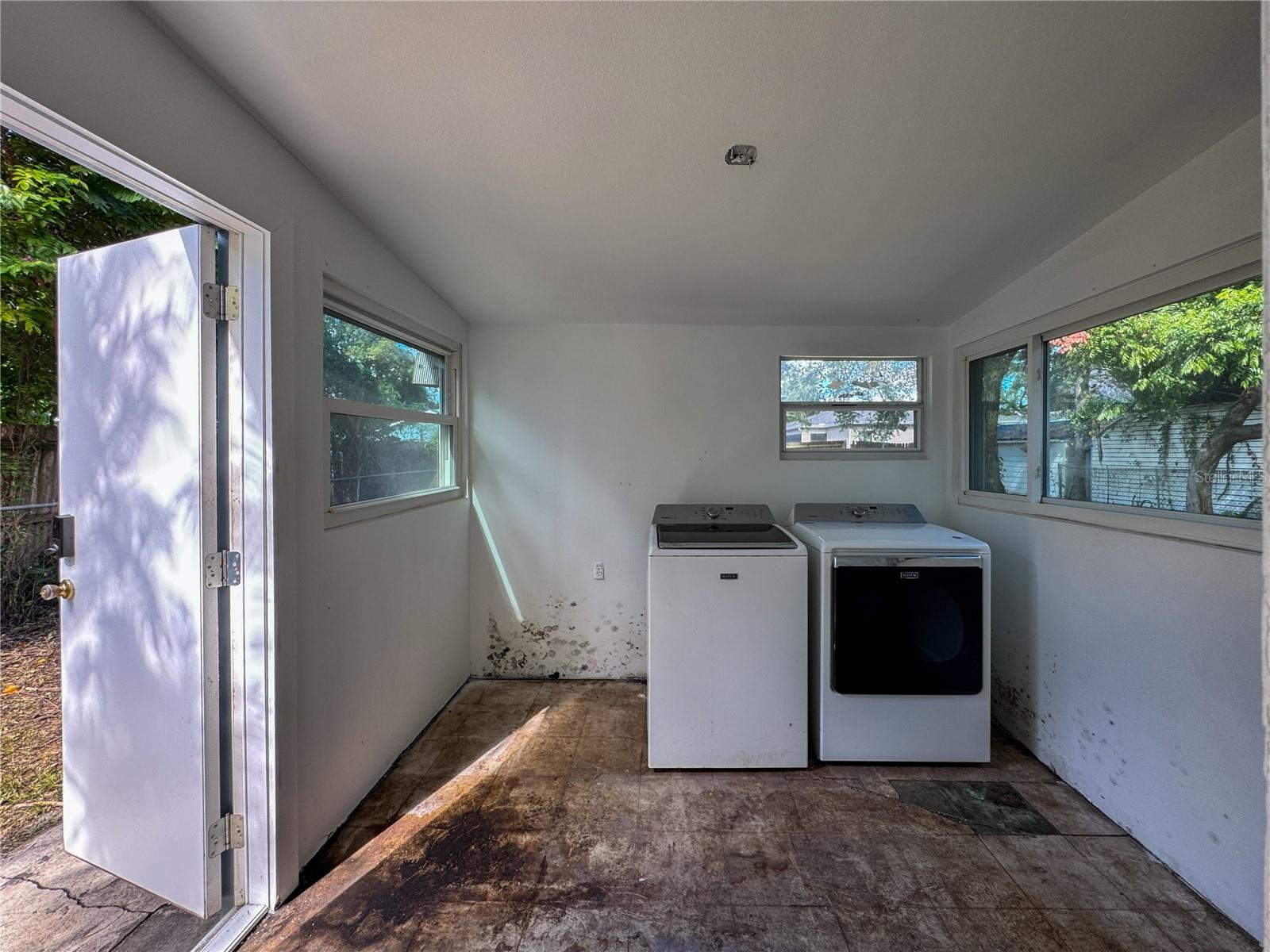 Image 14 of 35 For 2009 Cornell Avenue