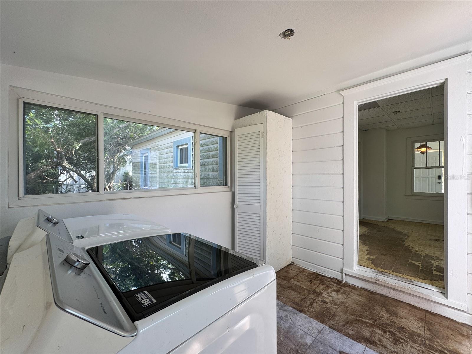 Image 15 of 35 For 2009 Cornell Avenue