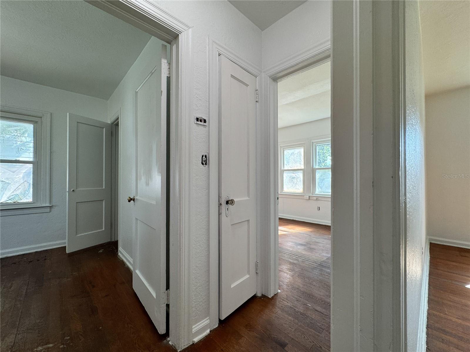 Image 19 of 35 For 2009 Cornell Avenue