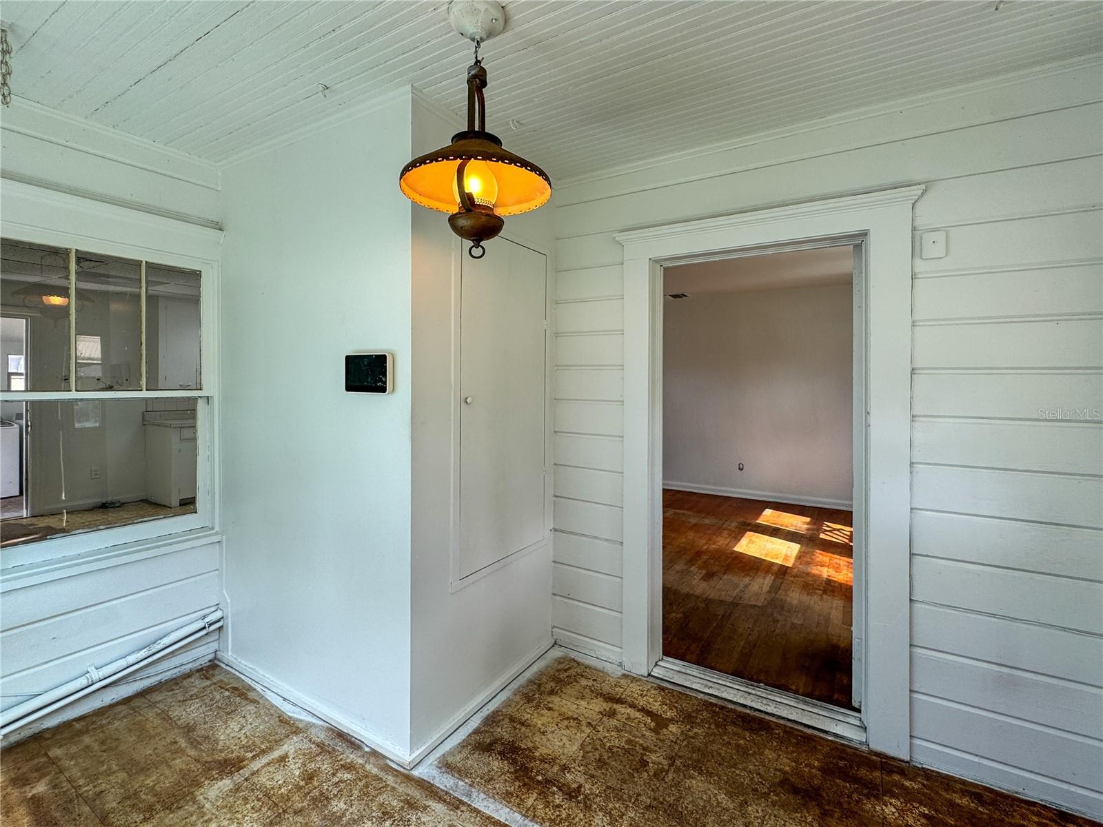 Image 4 of 35 For 2009 Cornell Avenue