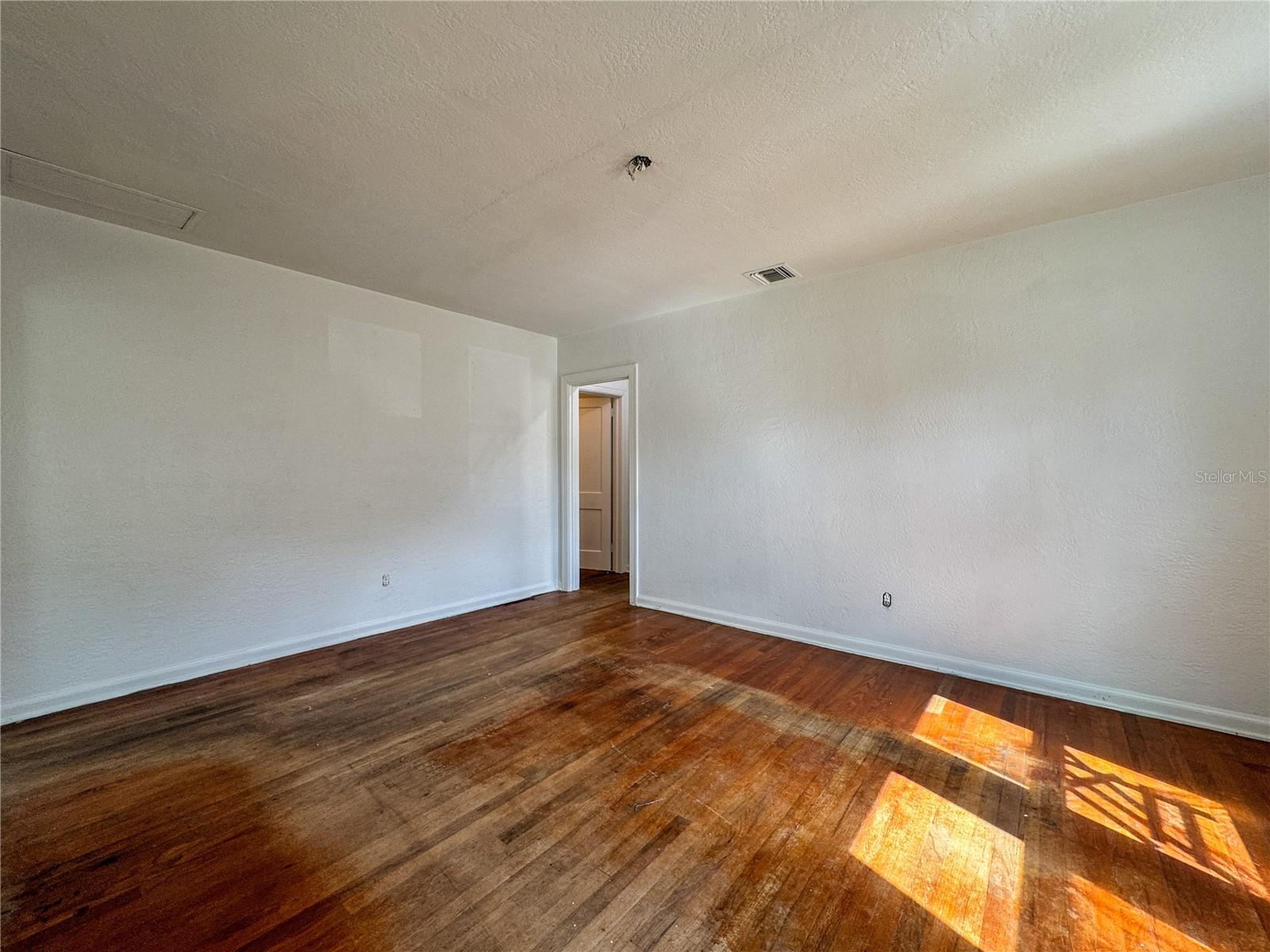 Image 6 of 35 For 2009 Cornell Avenue