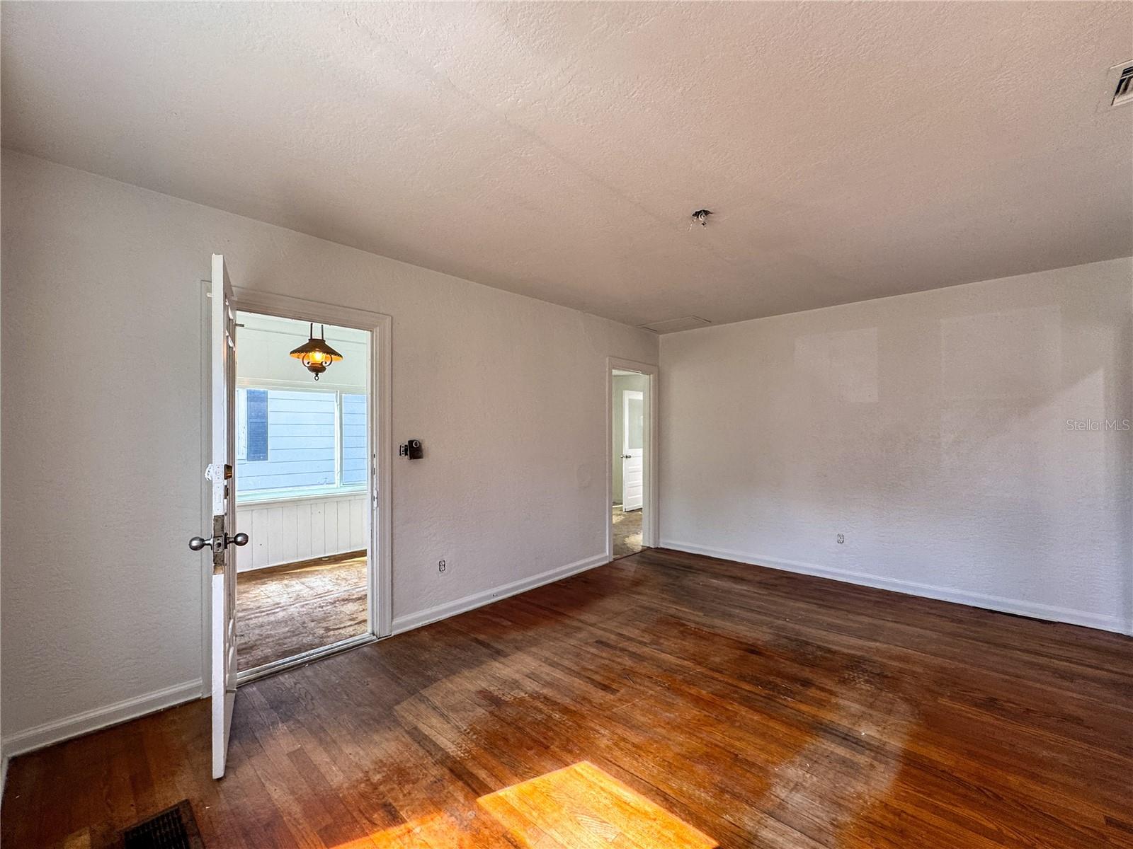 Image 9 of 35 For 2009 Cornell Avenue