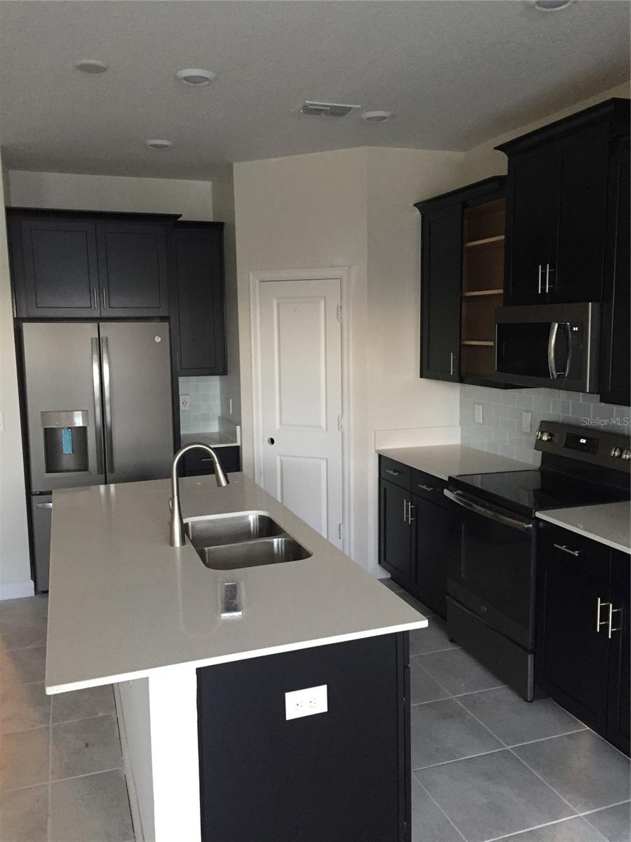 Image 5 of 15 For 10319 Lovegrass Lane