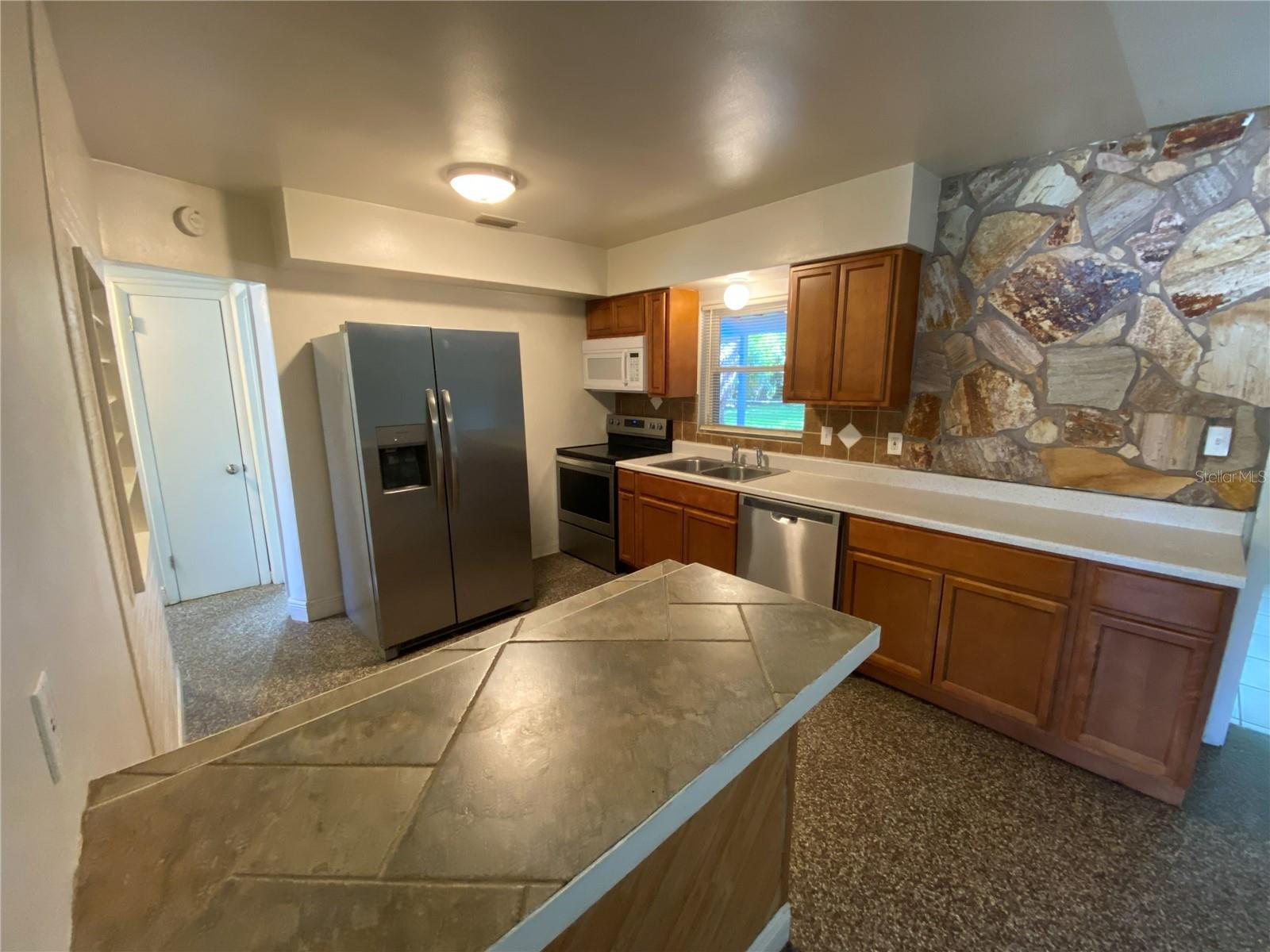 Image 10 of 28 For 2606 Aloma Avenue