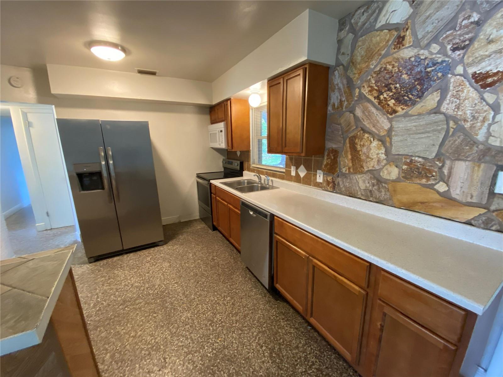 Image 11 of 28 For 2606 Aloma Avenue