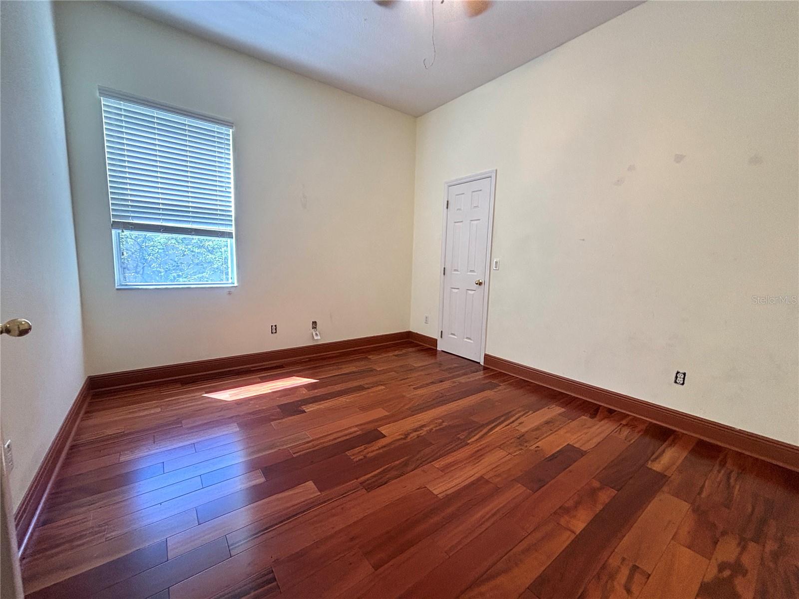 Image 11 of 27 For 902 Hire Circle