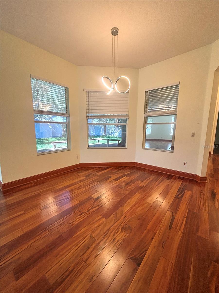 Image 15 of 27 For 902 Hire Circle