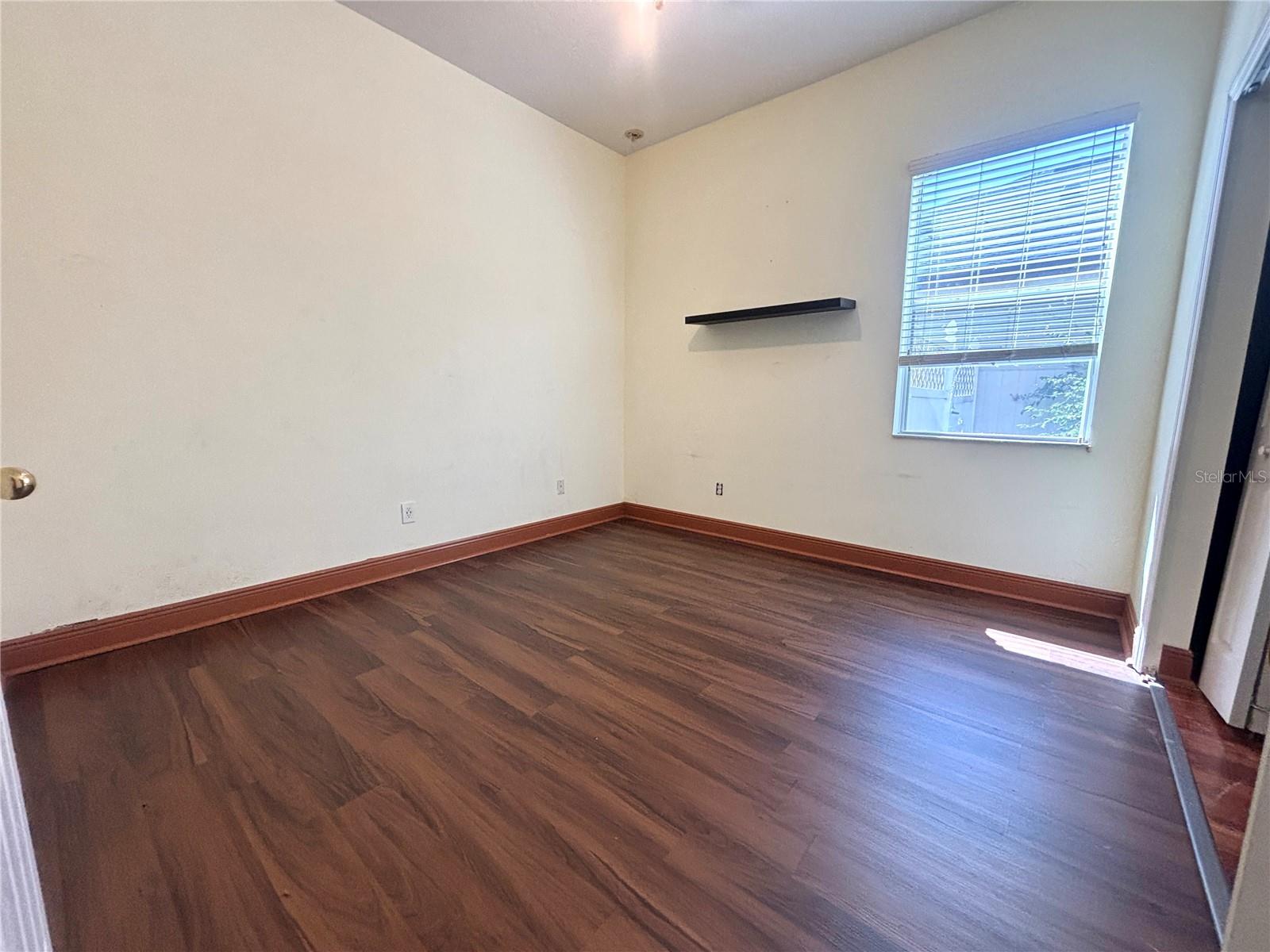 Image 9 of 27 For 902 Hire Circle
