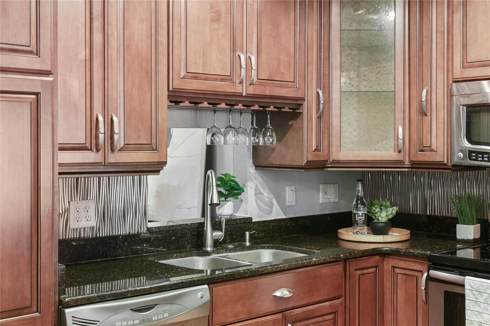Image 11 of 27 For 1009 Grove St Unit #90  1009