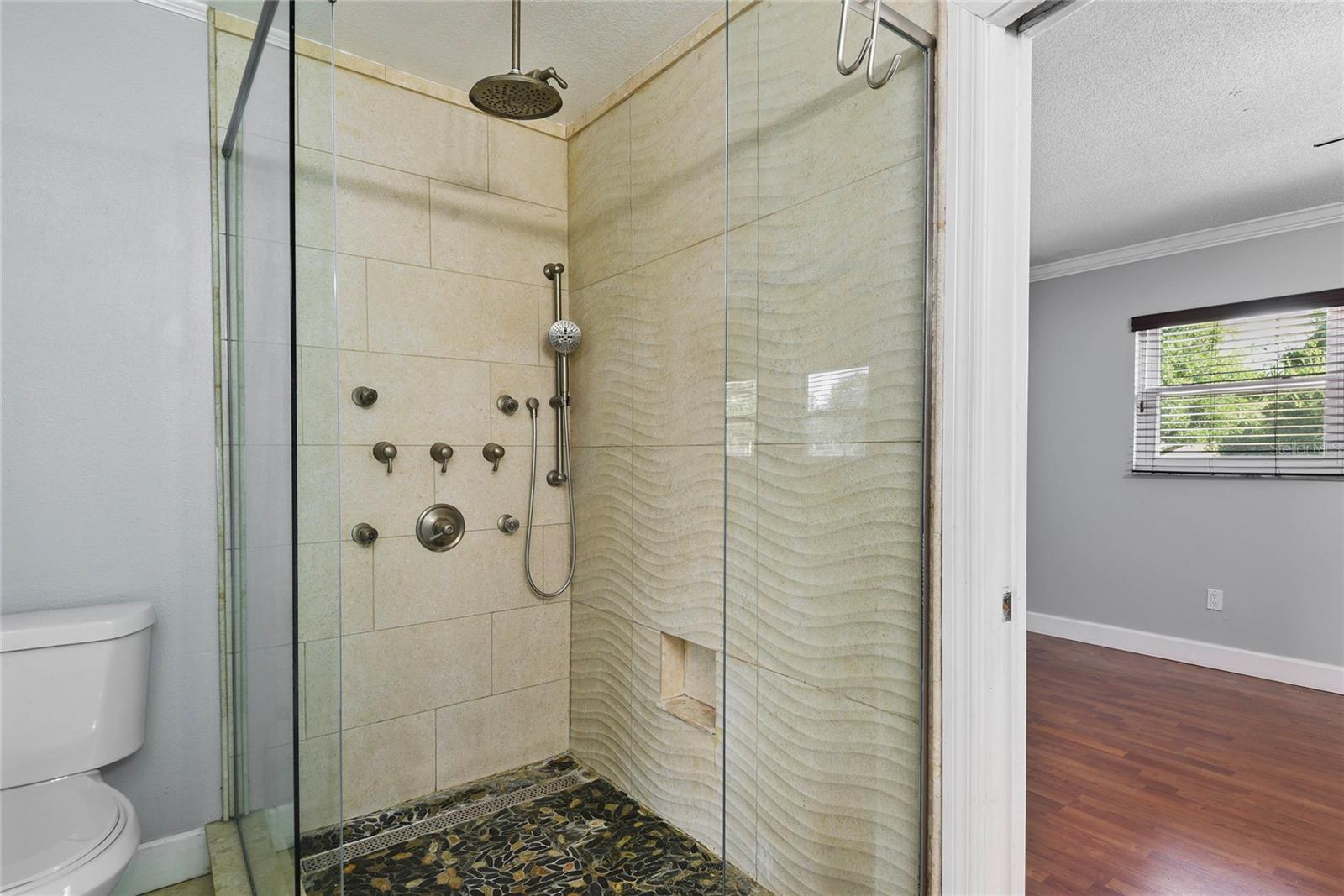 Image 20 of 27 For 1009 Grove St Unit #90  1009