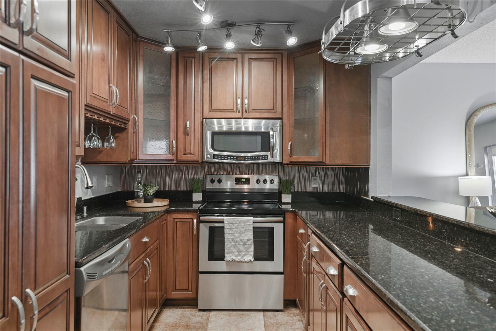 Image 9 of 27 For 1009 Grove St Unit #90  1009