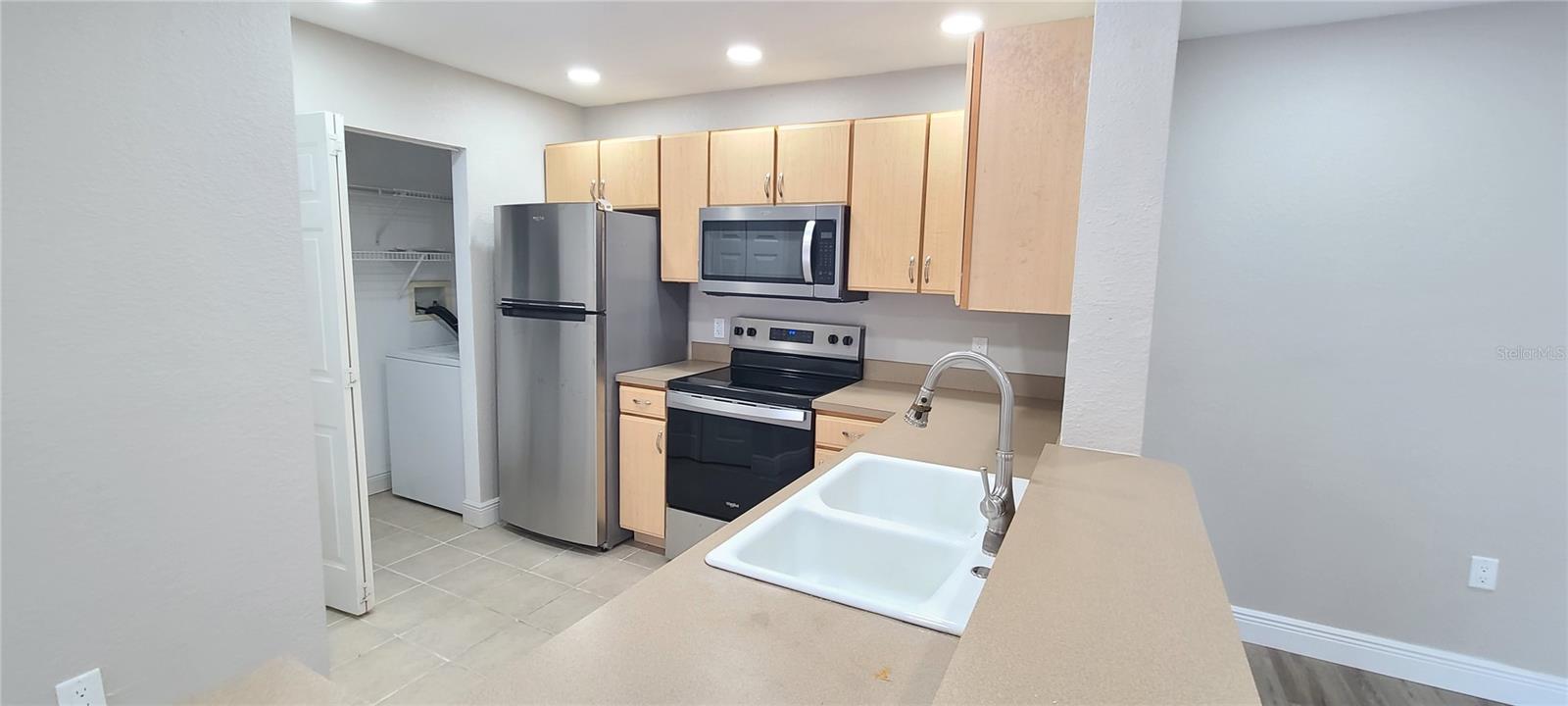 Image 10 of 46 For 940 Village Trail 3-205