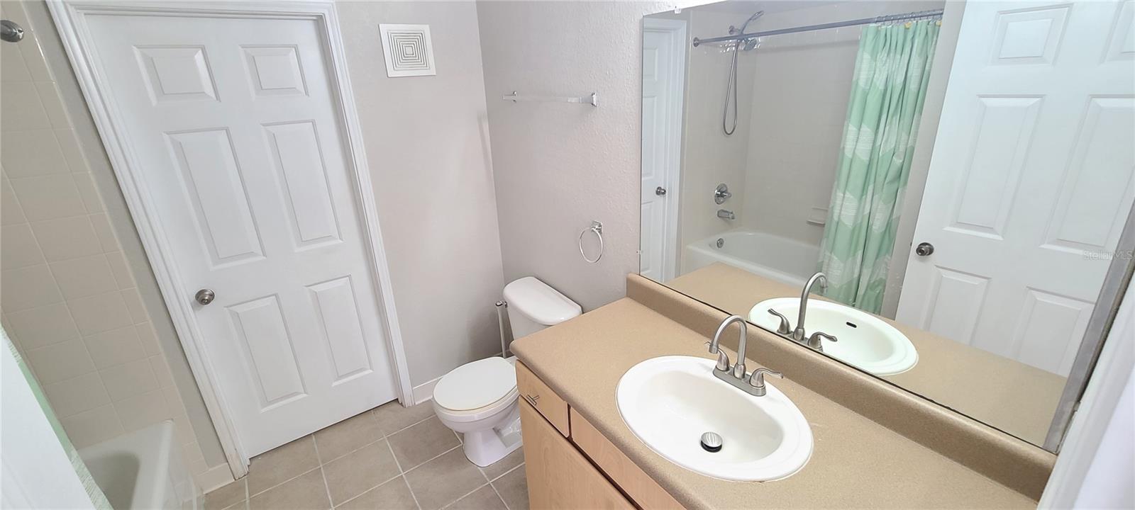 Image 21 of 46 For 940 Village Trail 3-205