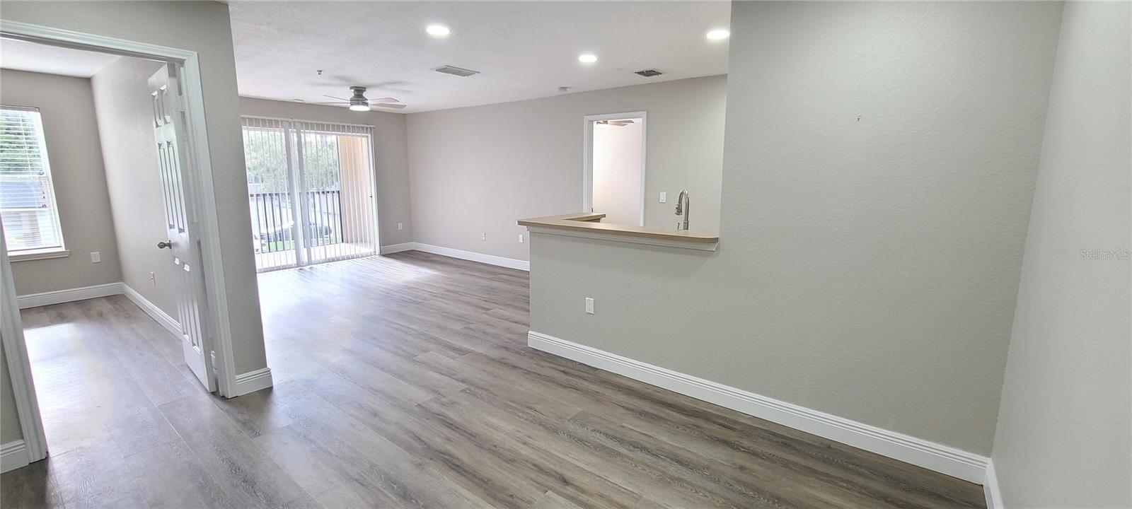 Image 4 of 46 For 940 Village Trail 3-205