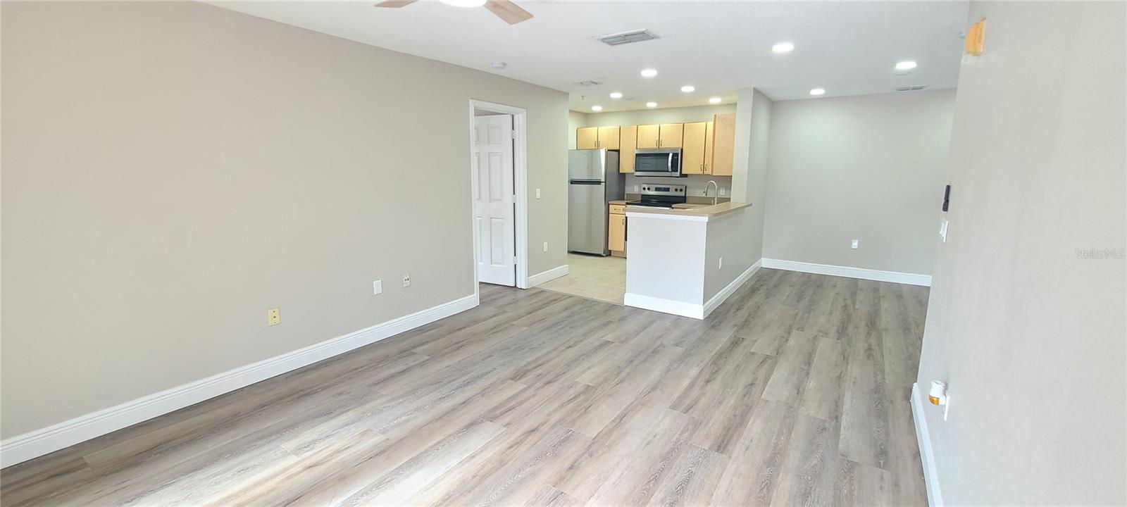 Image 7 of 46 For 940 Village Trail 3-205