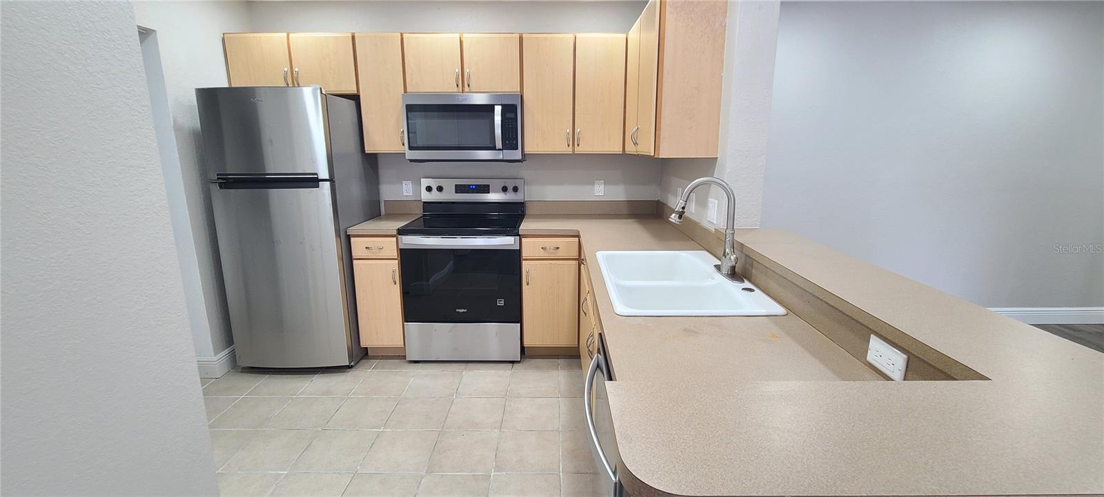 Image 8 of 46 For 940 Village Trail 3-205