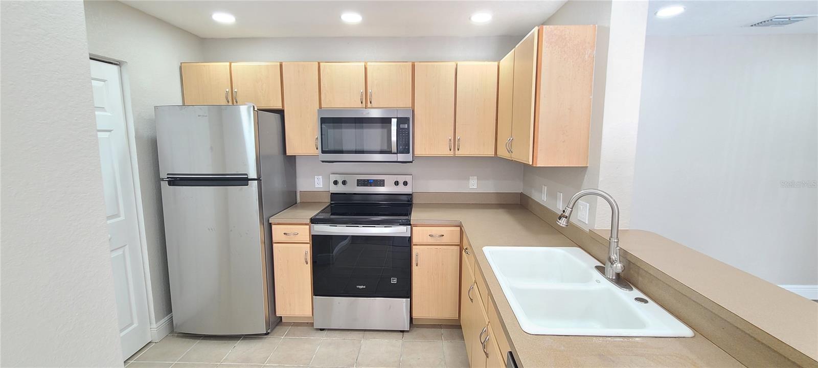 Image 9 of 46 For 940 Village Trail 3-205