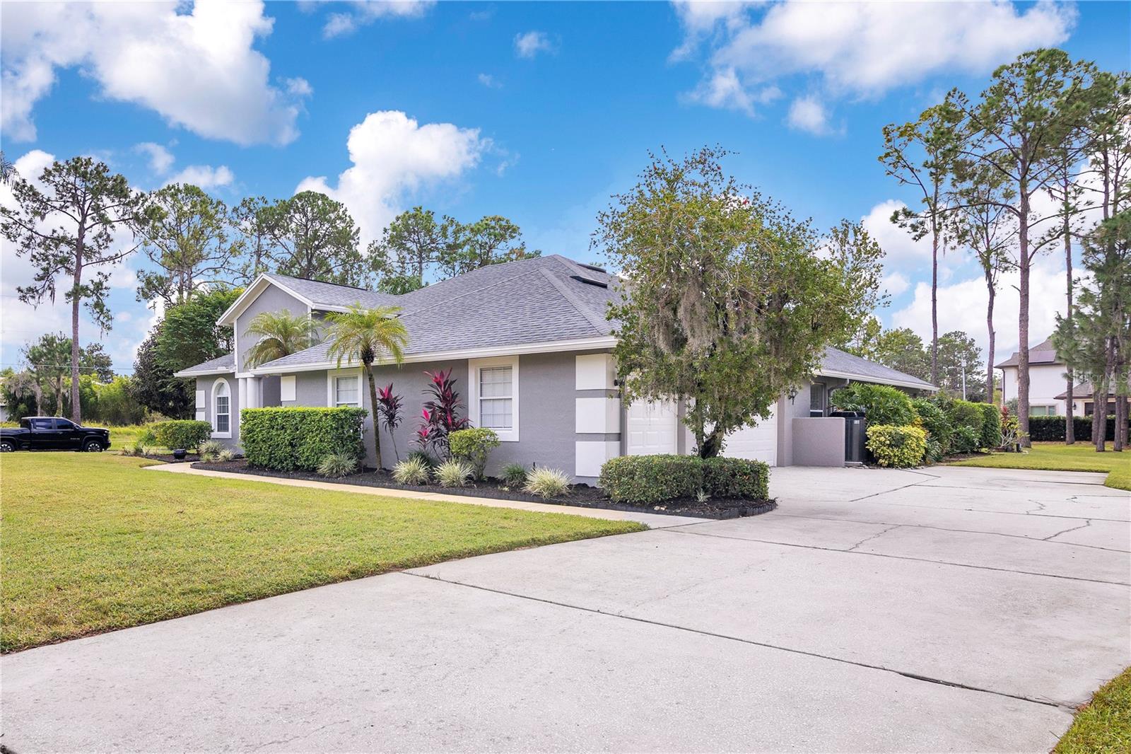 Image 4 of 33 For 10216 Trout Road