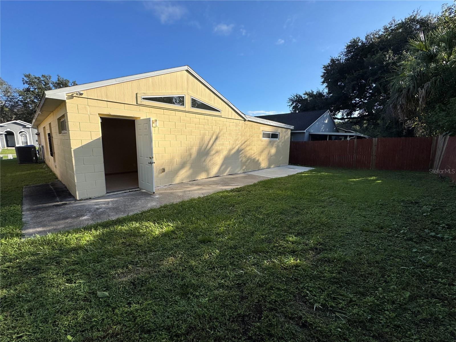 Image 25 of 27 For 3350 Lake Tiny Circle