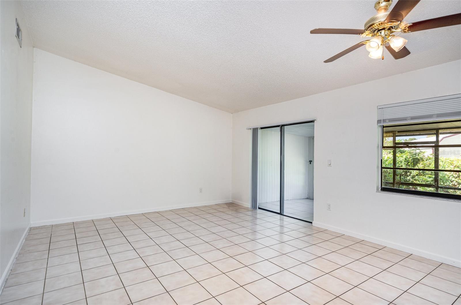 Image 4 of 23 For 807 Poinciana Street