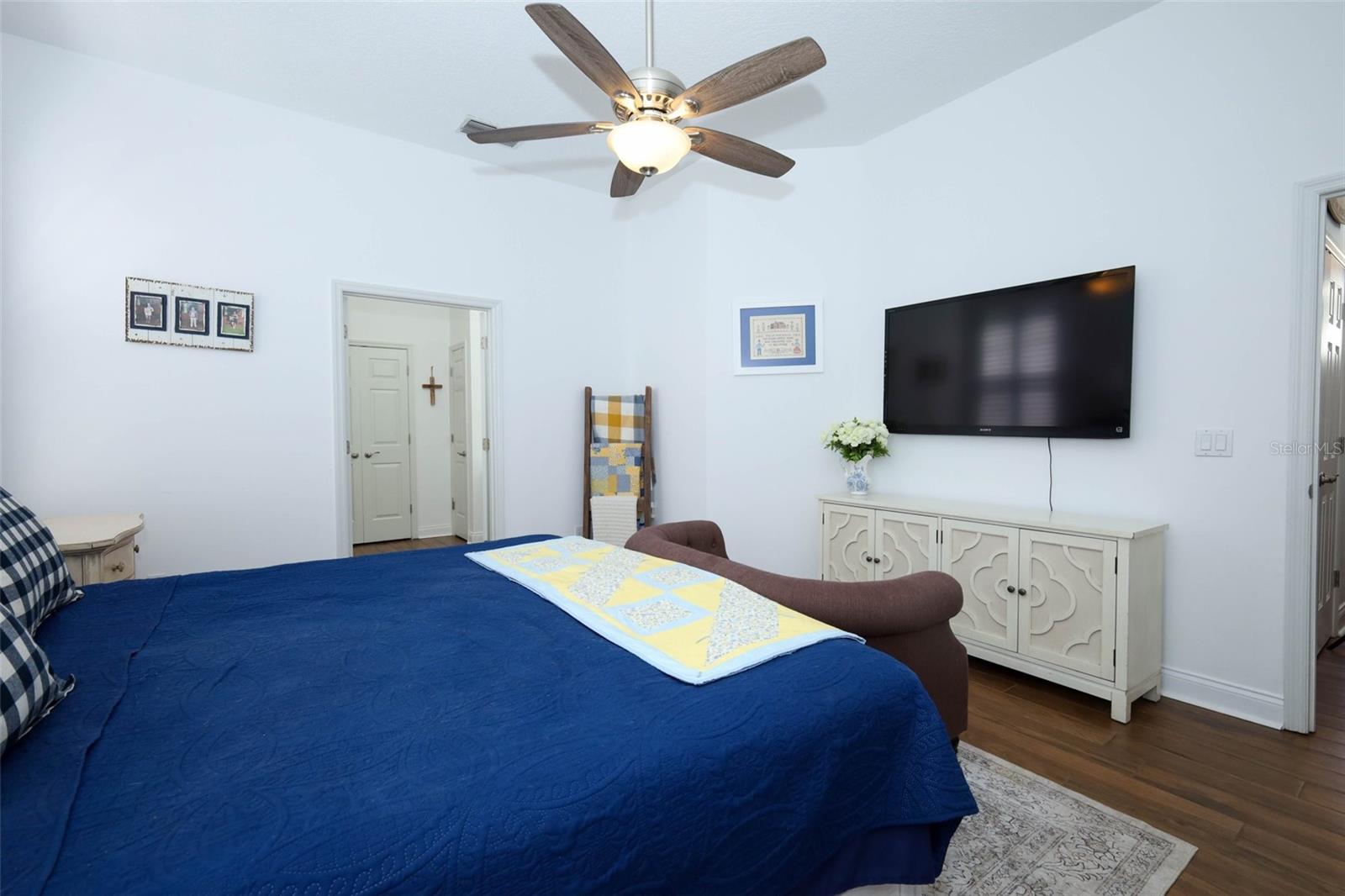 Image 17 of 43 For 169 Longview Avenue