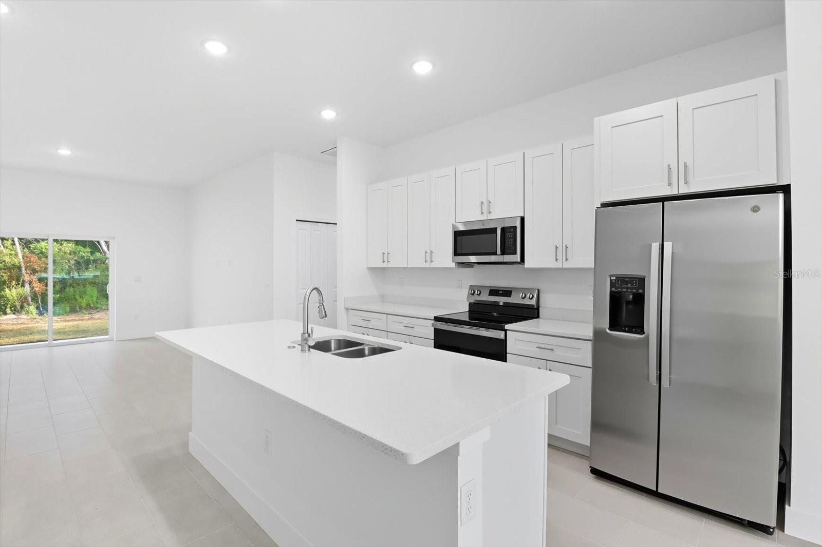 Image 13 of 36 For 3999 Shorewood Dr