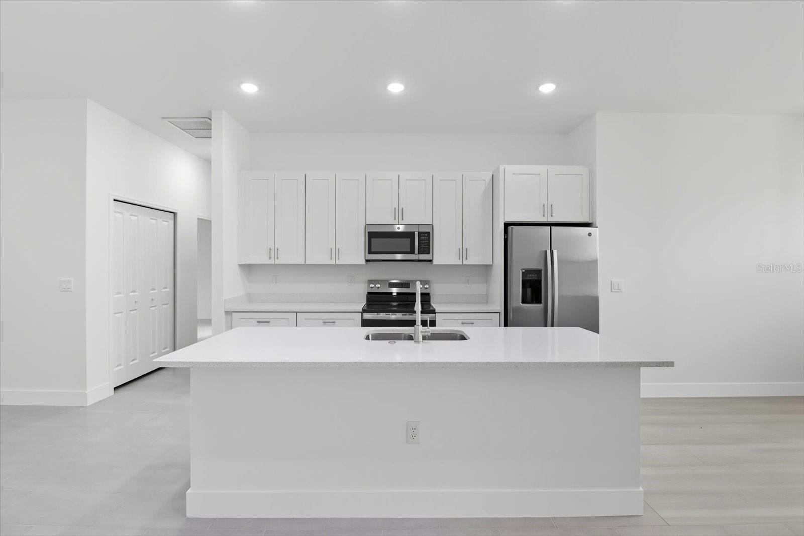 Image 14 of 36 For 3999 Shorewood Dr