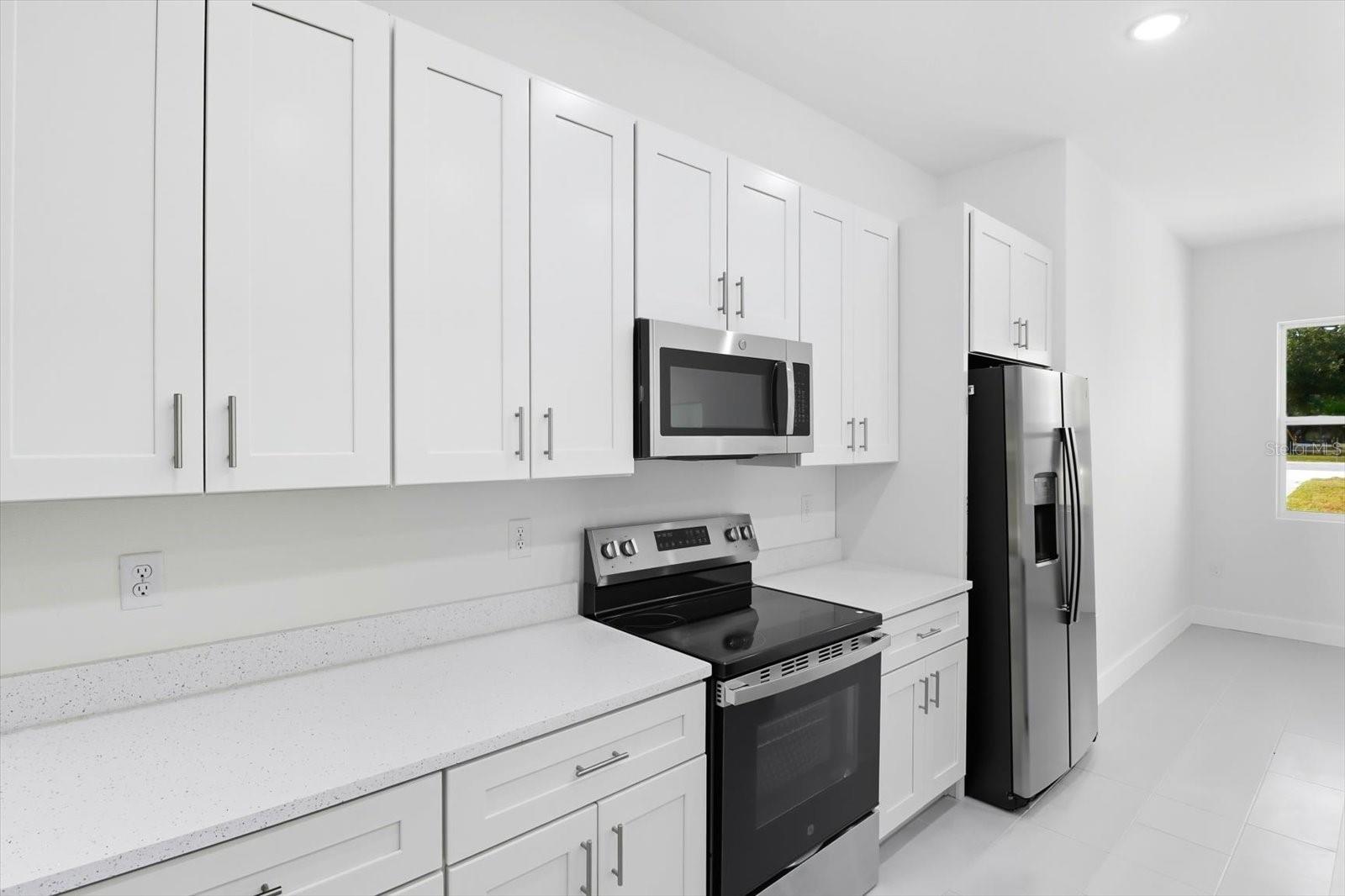 Image 15 of 36 For 3999 Shorewood Dr