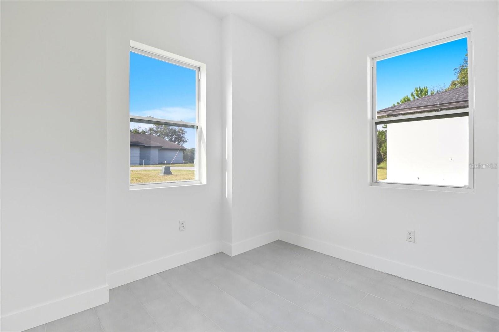 Image 20 of 36 For 3999 Shorewood Dr