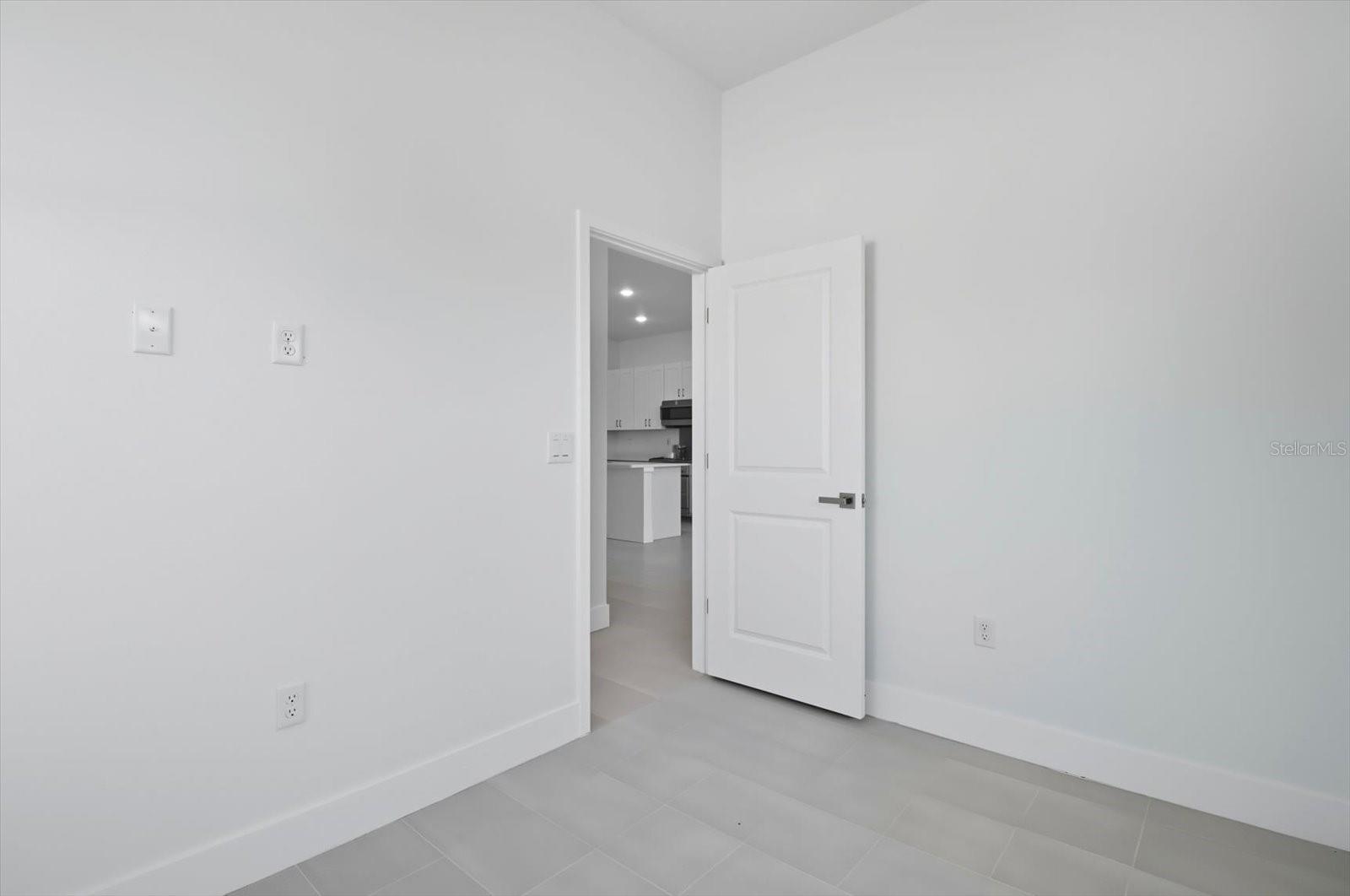 Image 25 of 36 For 3999 Shorewood Dr