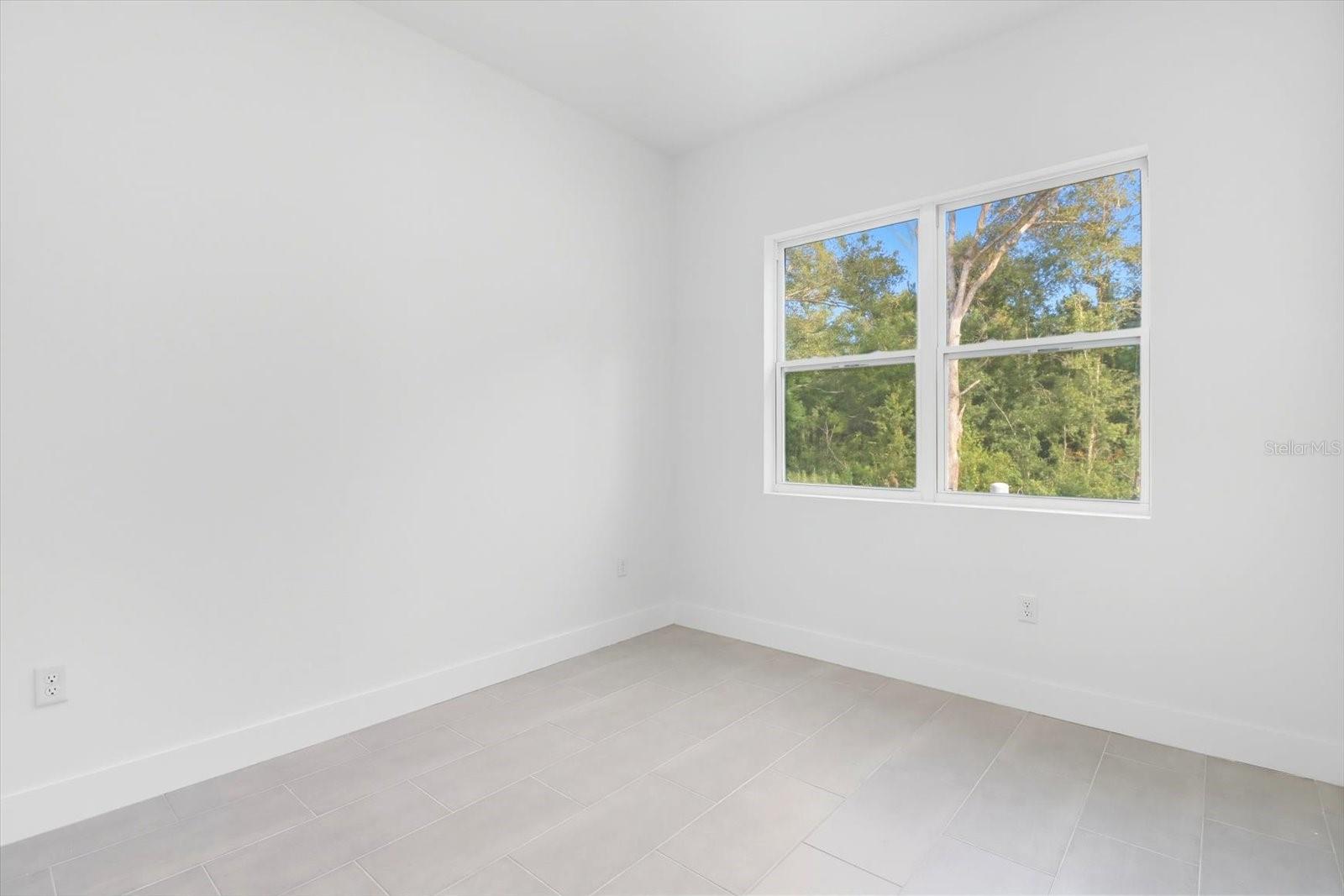 Image 26 of 36 For 3999 Shorewood Dr