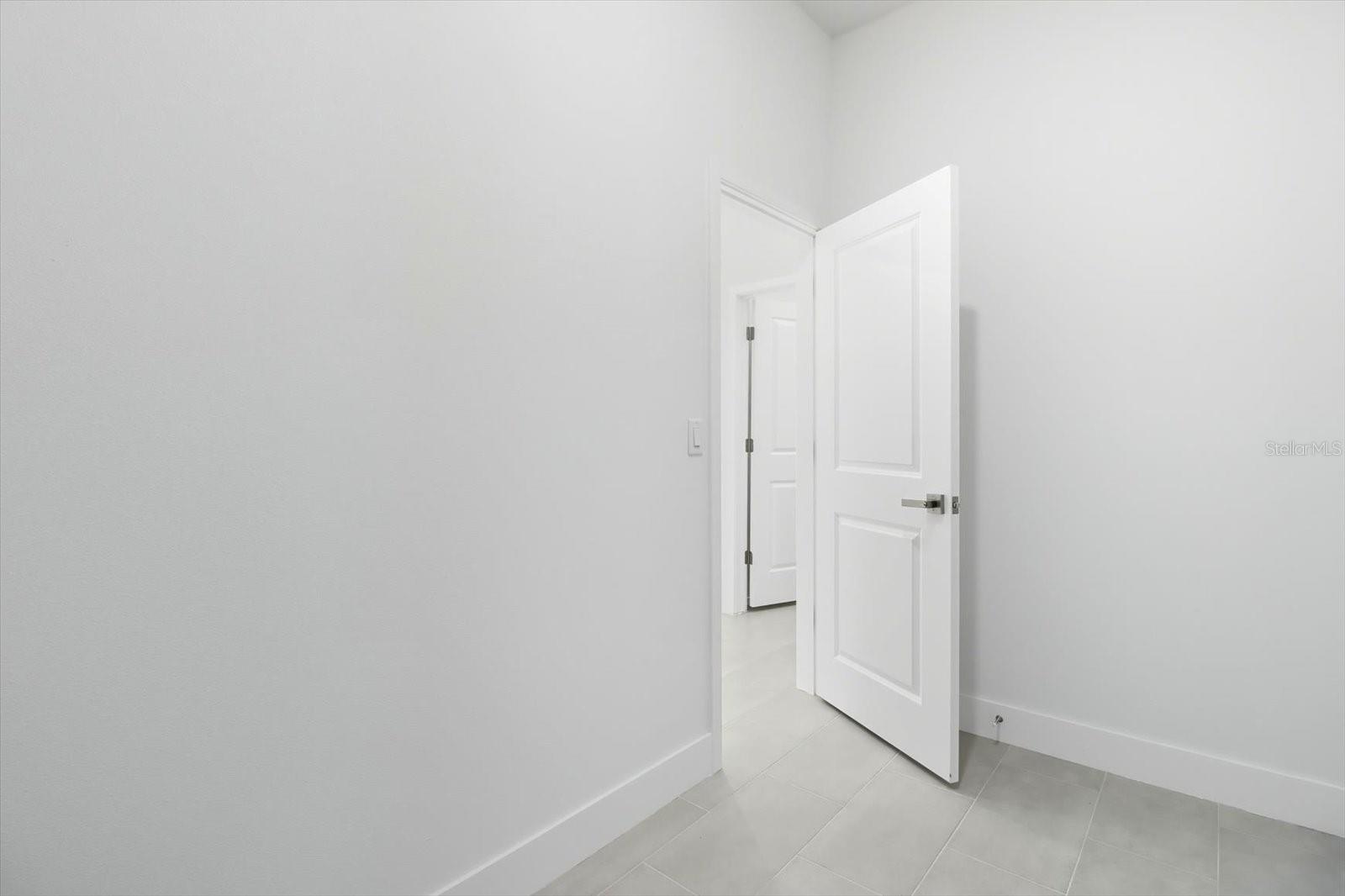 Image 32 of 36 For 3999 Shorewood Dr