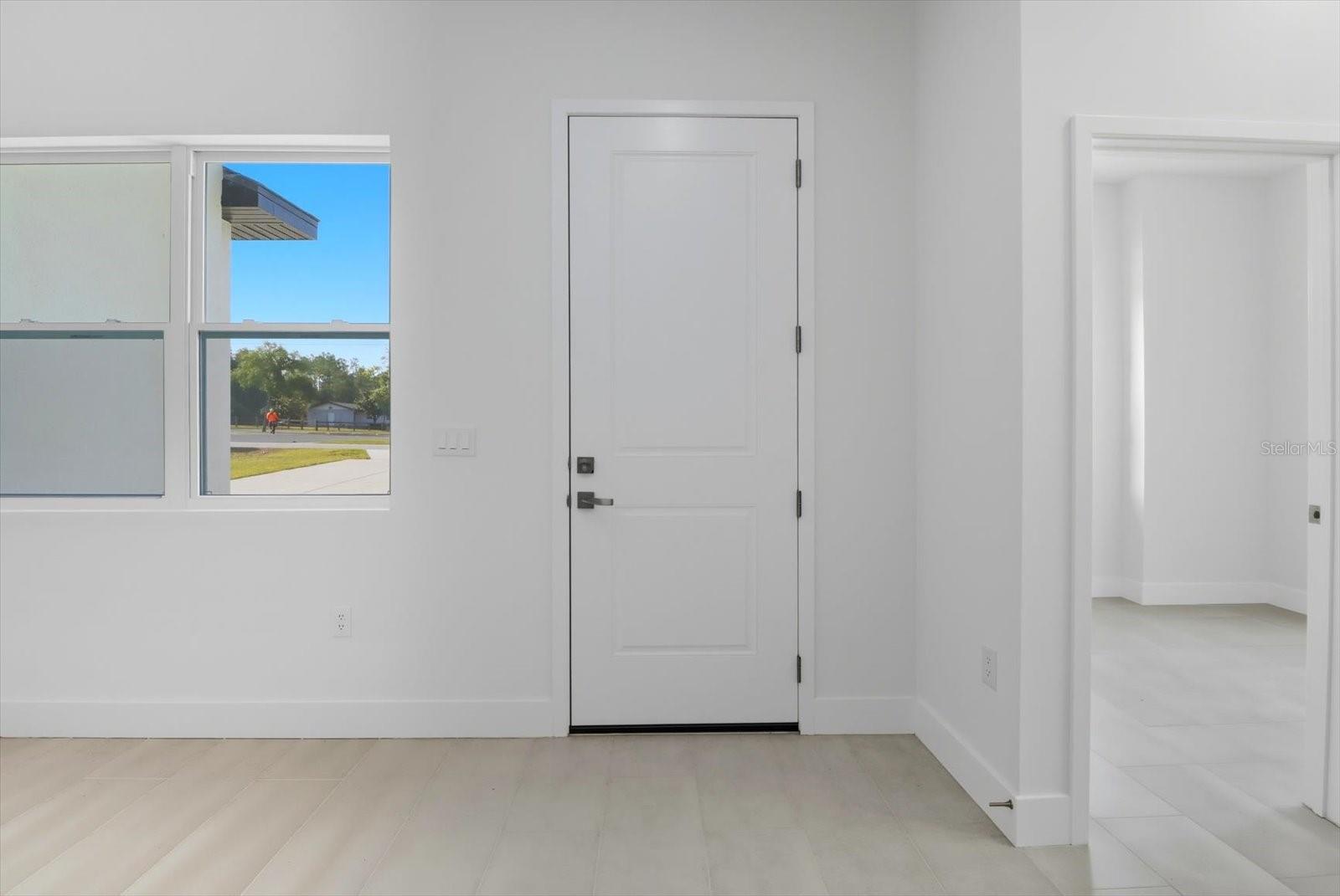 Image 8 of 36 For 3999 Shorewood Dr