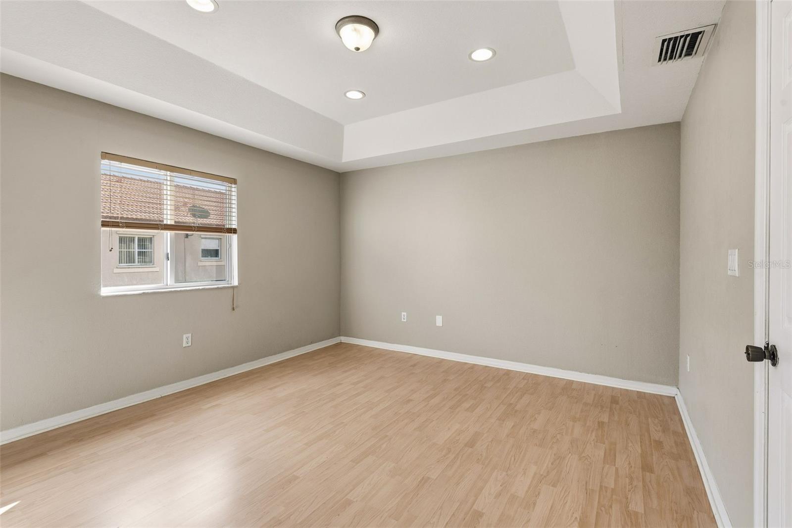 Listing photo id 11 for 8914 222nd Terrace