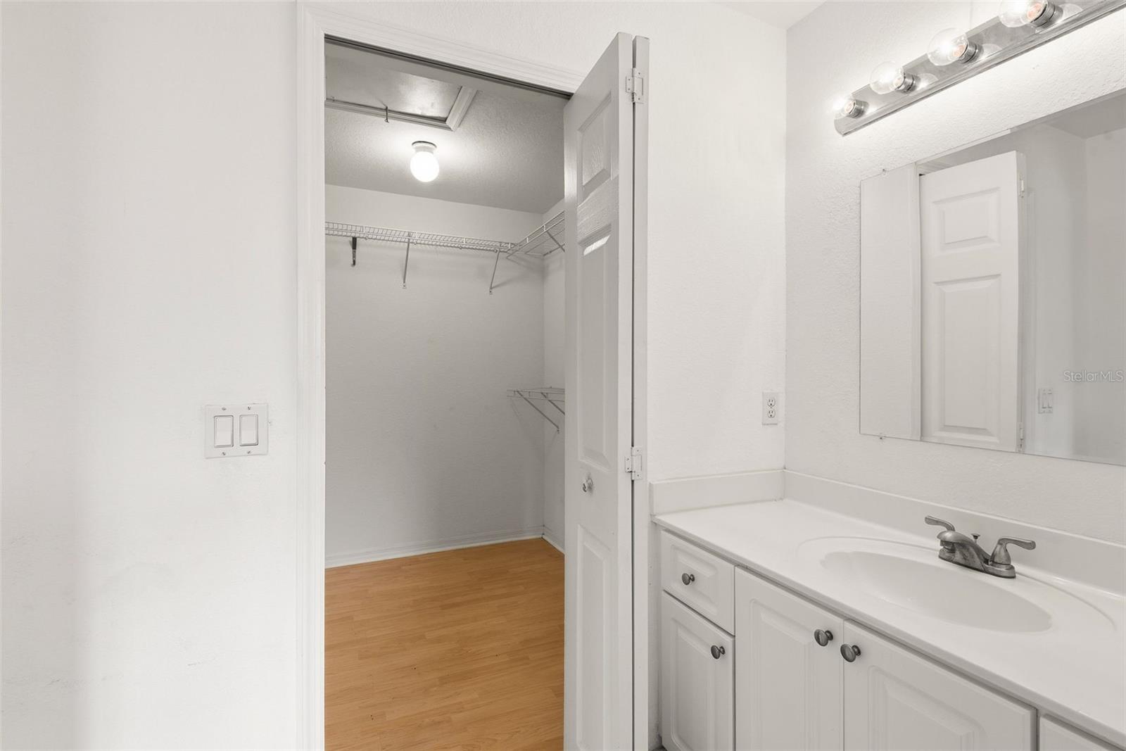 Listing photo id 16 for 8914 222nd Terrace