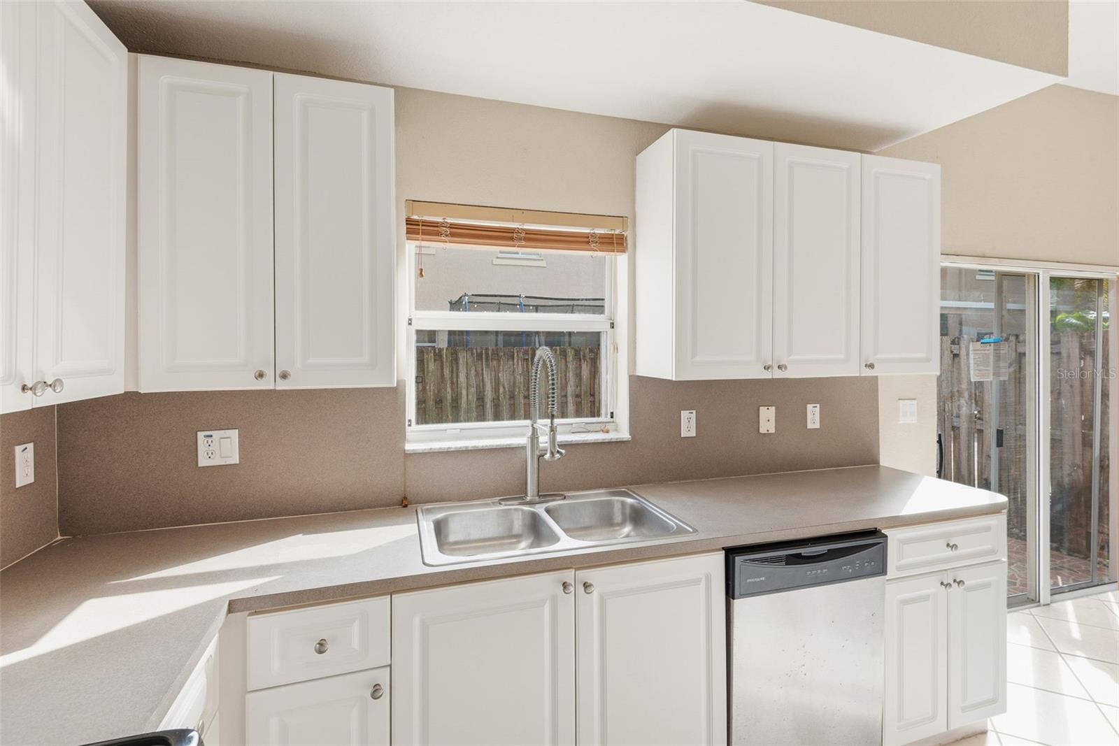 Listing photo id 5 for 8914 222nd Terrace