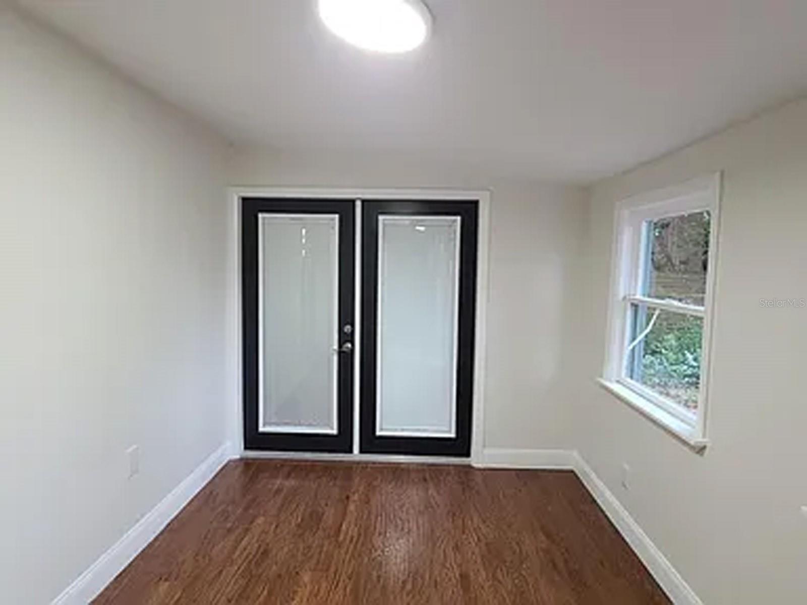 Image 12 of 18 For 4 Bay Street