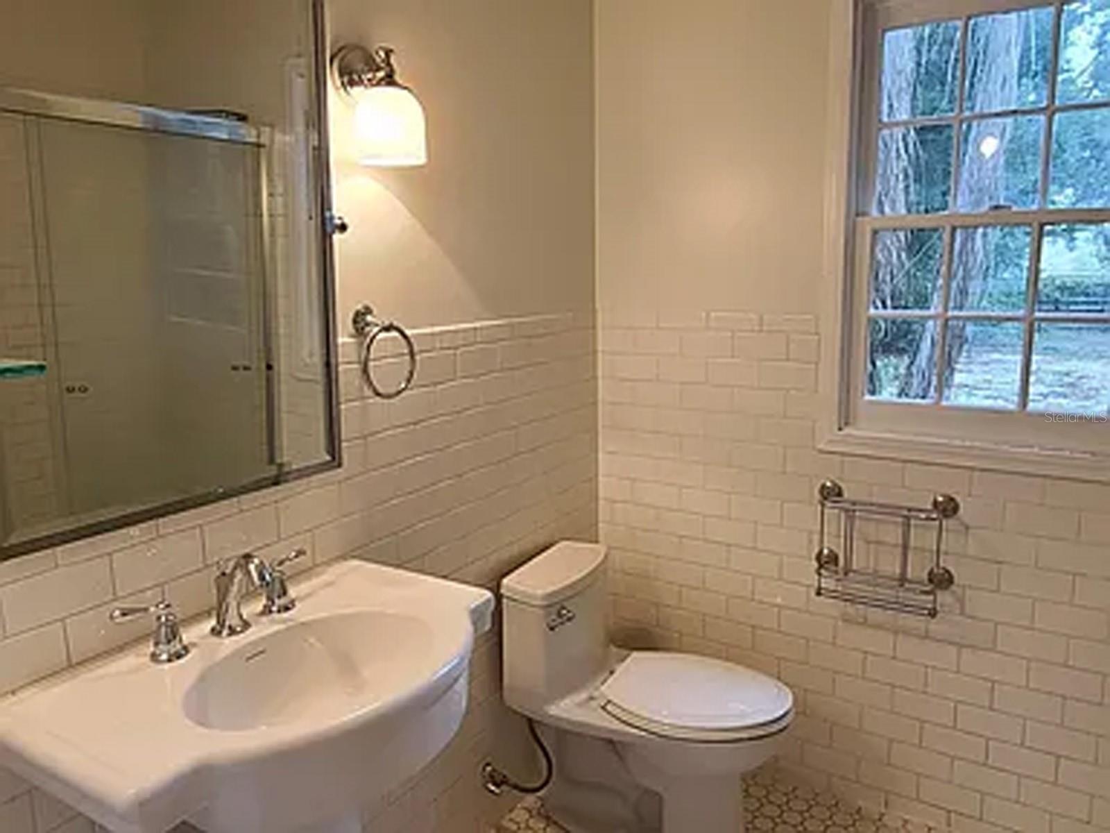 Image 13 of 18 For 4 Bay Street