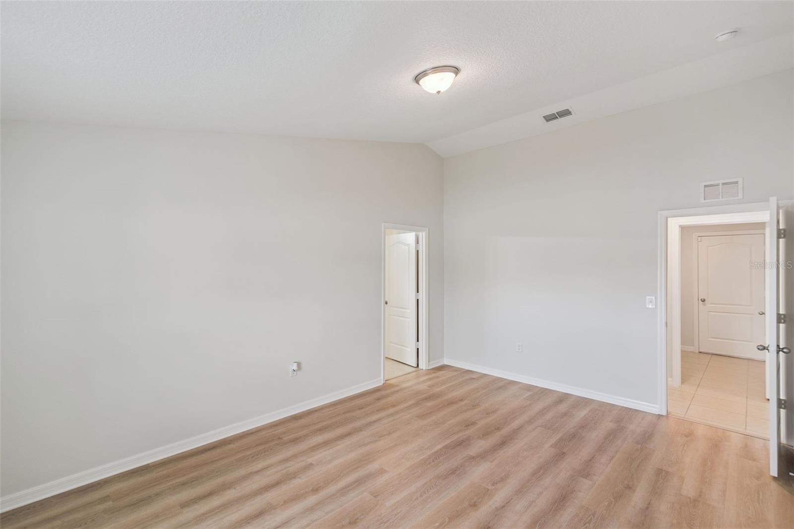 Image 13 of 21 For 1975 Piedmont Court