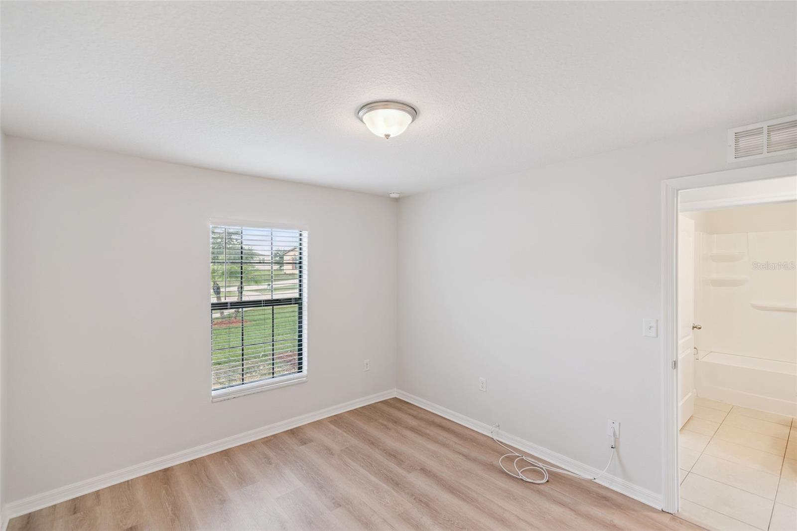 Image 17 of 21 For 1975 Piedmont Court