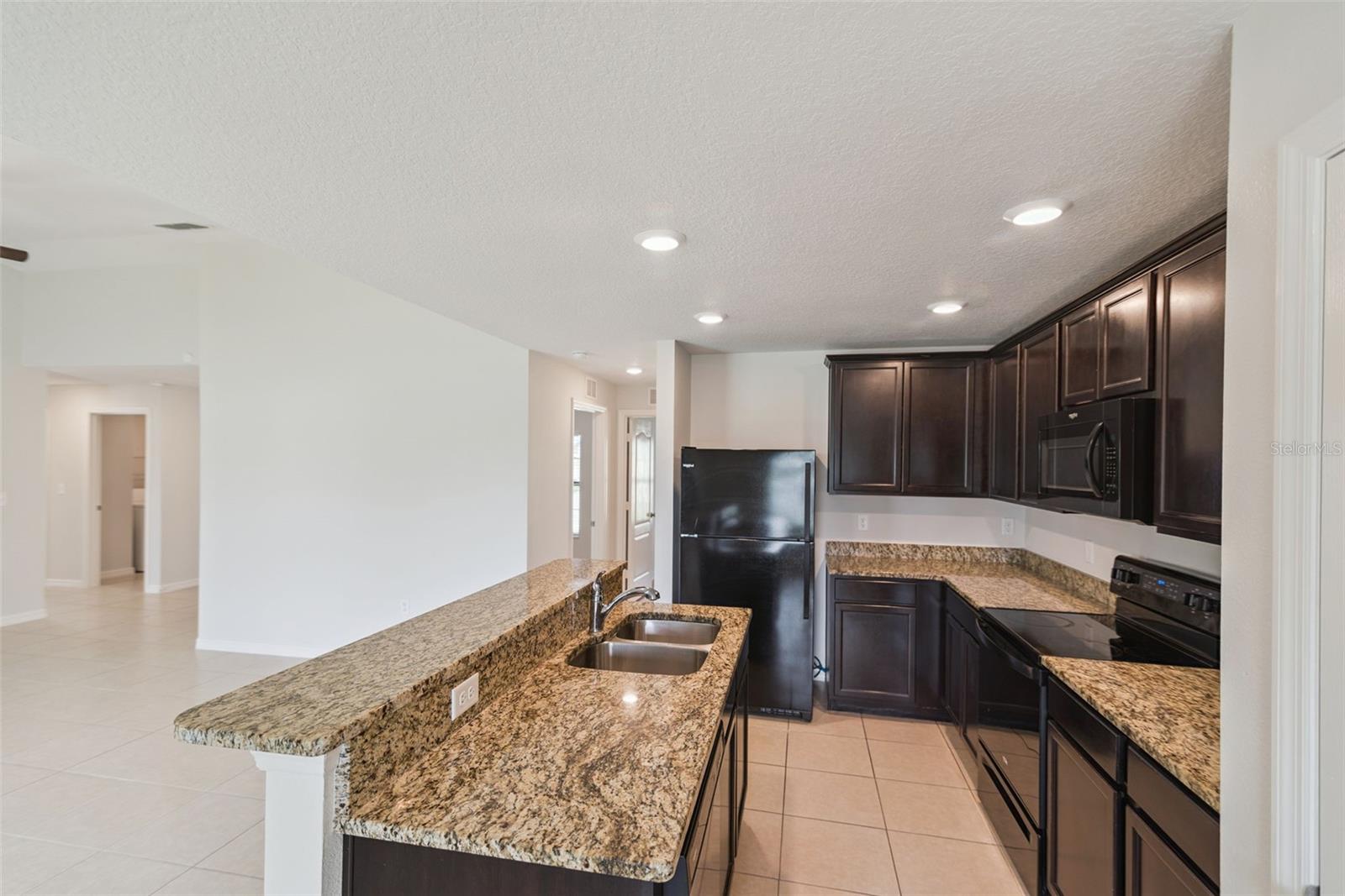 Image 4 of 21 For 1975 Piedmont Court