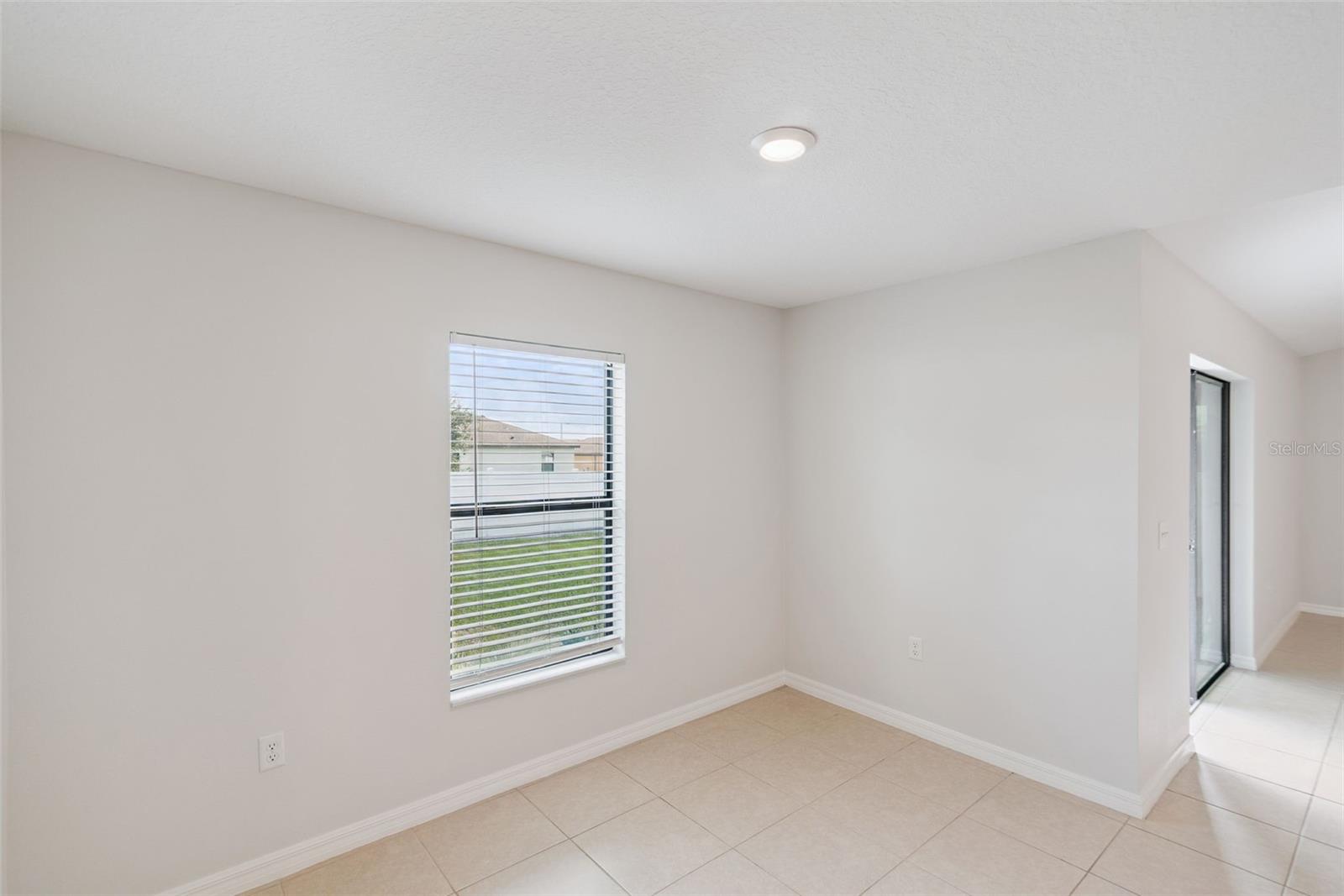 Image 9 of 21 For 1975 Piedmont Court