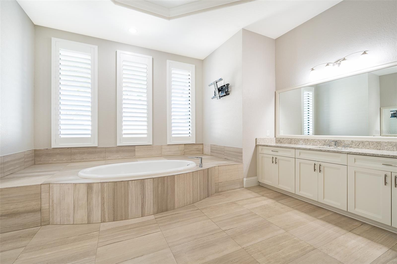 Image 40 of 71 For 4012 Isabella Circle