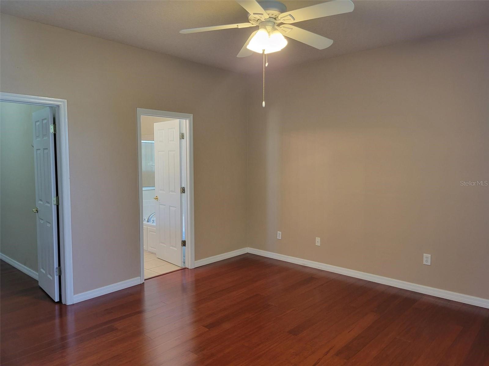 Image 4 of 22 For 5424 Cape Hatteras Drive