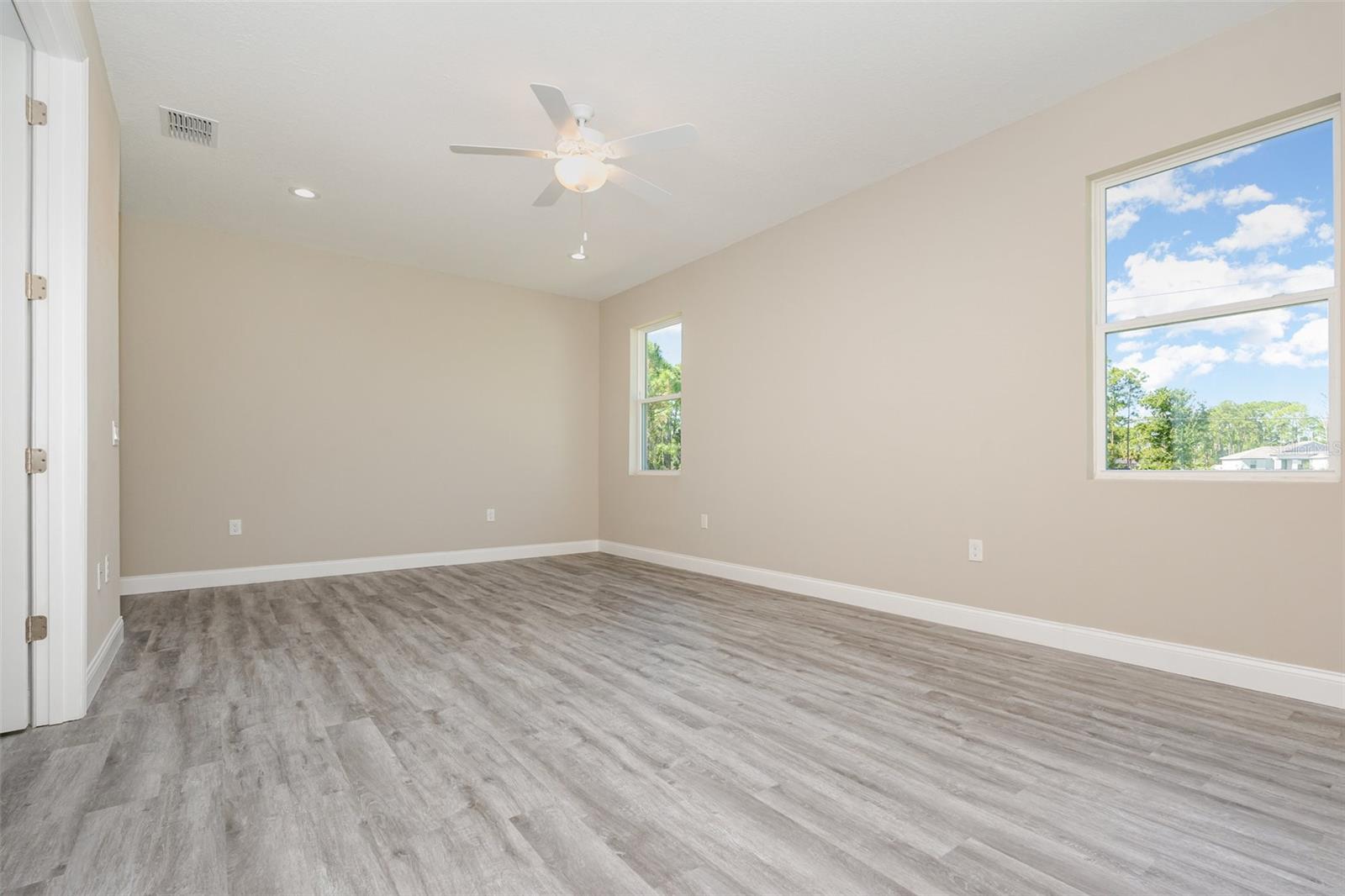 Image 15 of 37 For 1319 Schneider Street Sw