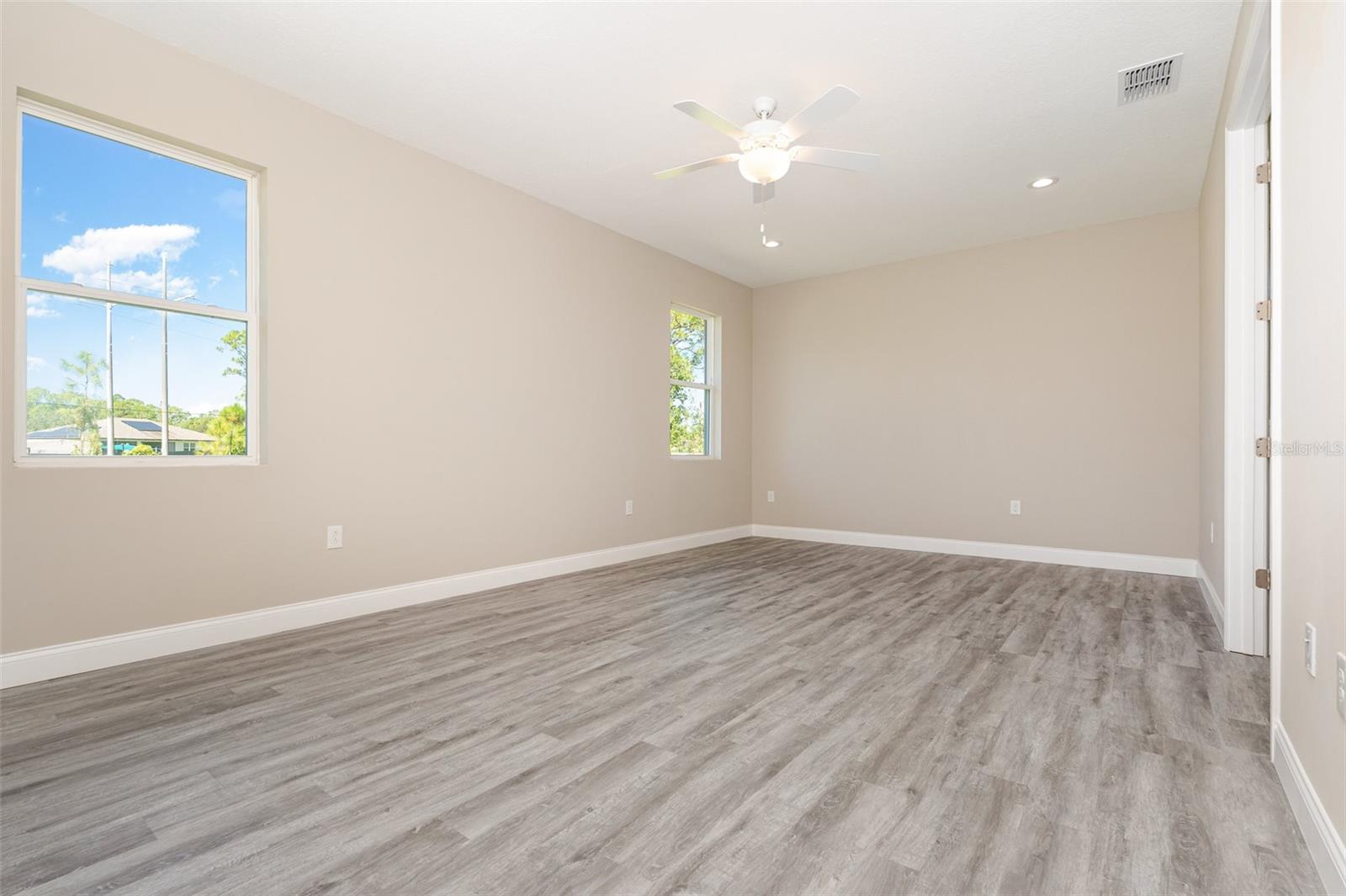 Image 16 of 37 For 1319 Schneider Street Sw