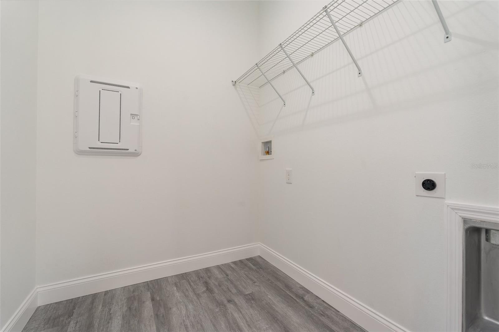 Image 27 of 37 For 1319 Schneider Street Sw